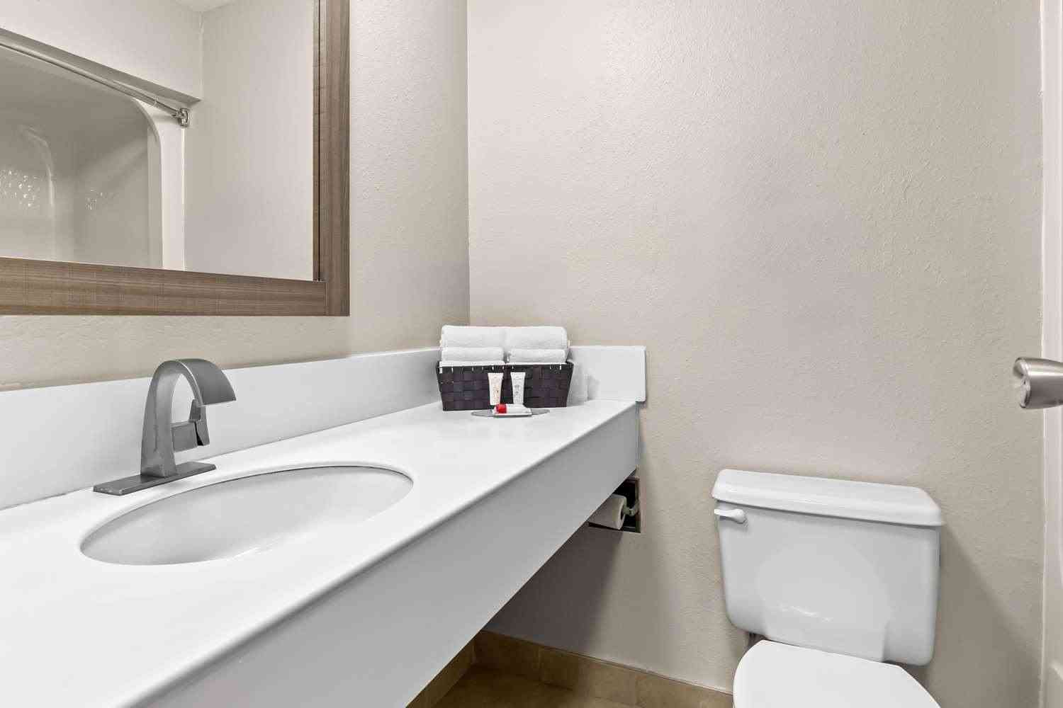 Granite City, IL의 Red Lion Inn & Suites Pontoon Beach