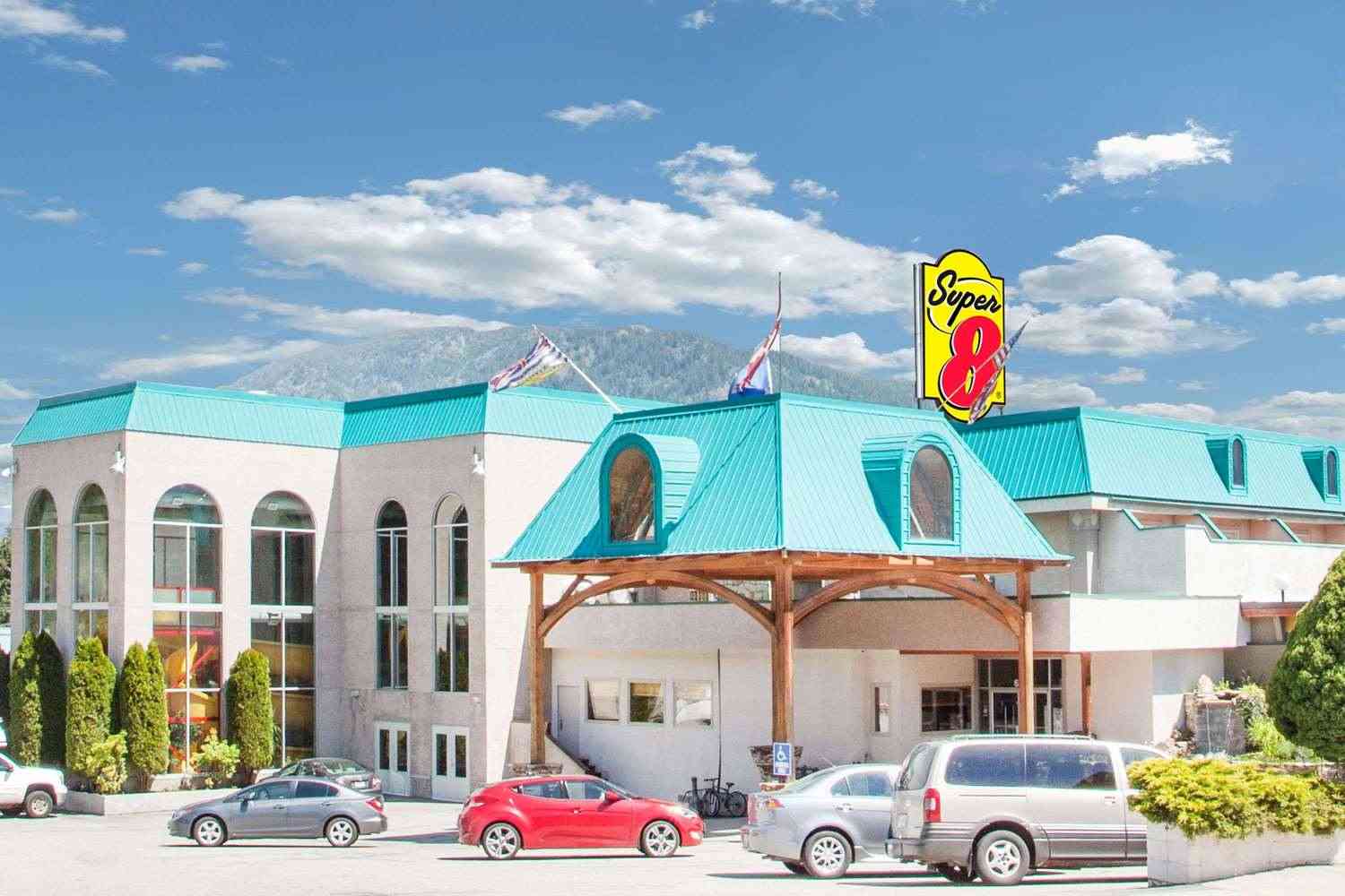 Super 8 by Wyndham Castlegar BC in Castlegar, BC