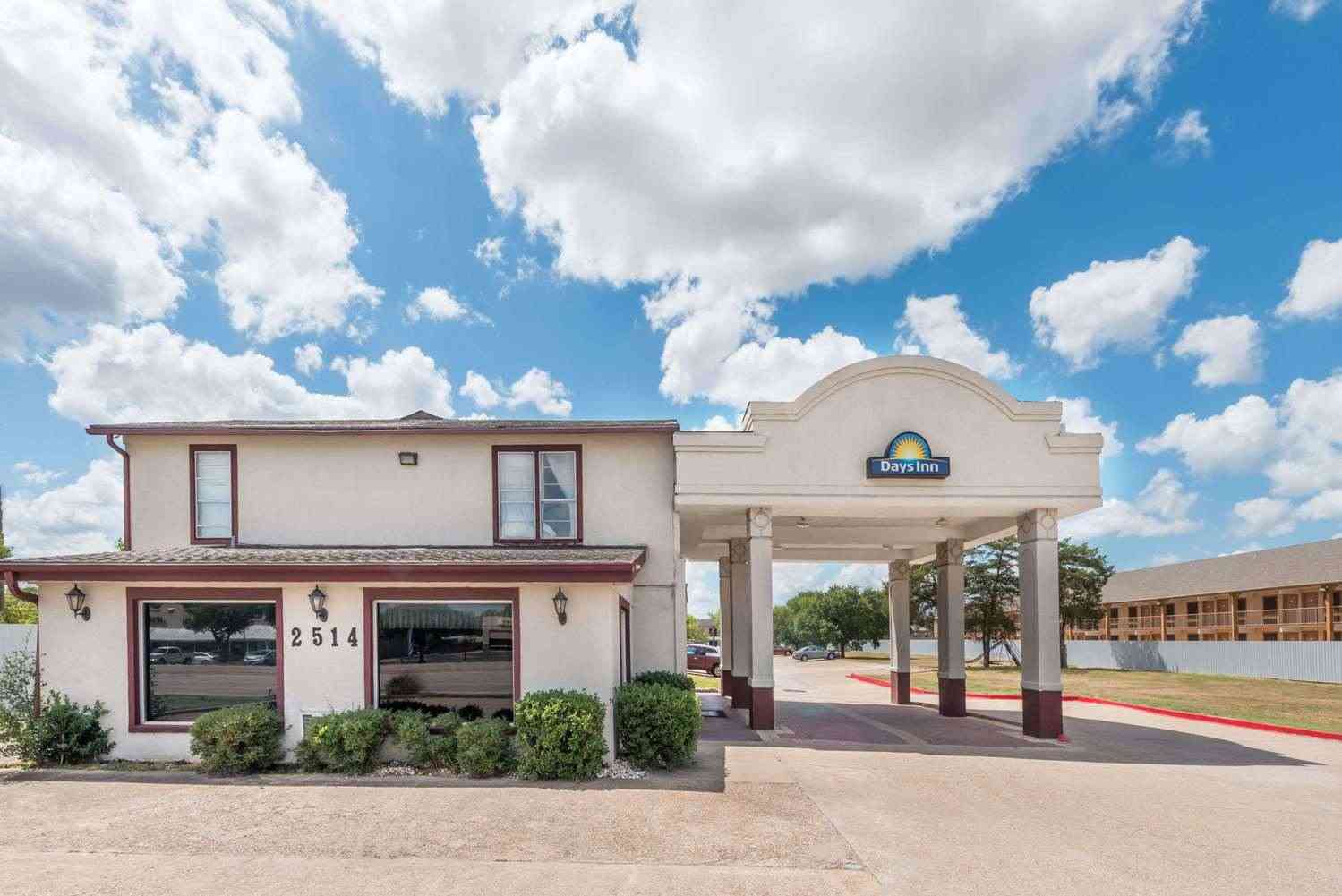 Days Inn by Wyndham Bryan College Station в College Station, TX