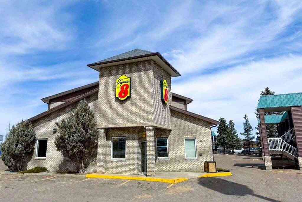 Super 8 by Wyndham Medicine Hat AB в Medicine Hat, AB