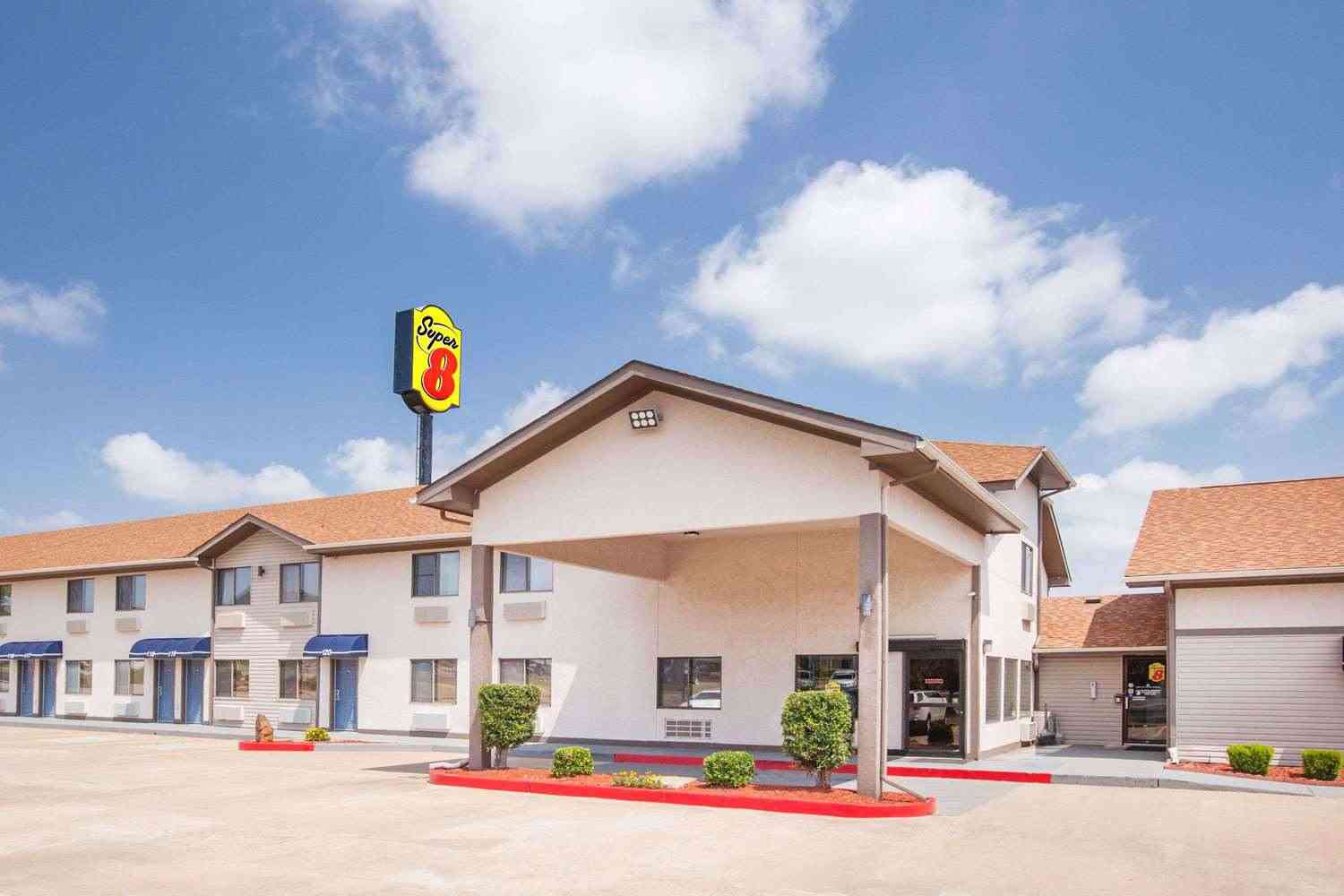 Super 8 by Wyndham Van Buren/Ft. Smith Area in Van Buren, AR