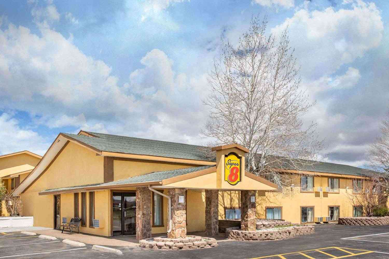 Super 8 by Wyndham Craig in Craig, CO