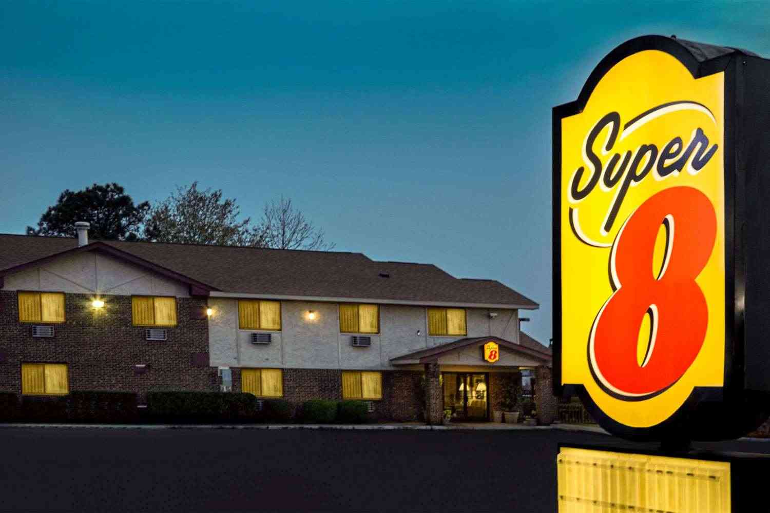 Super 8 by Wyndham Greenville в Greenville, NC