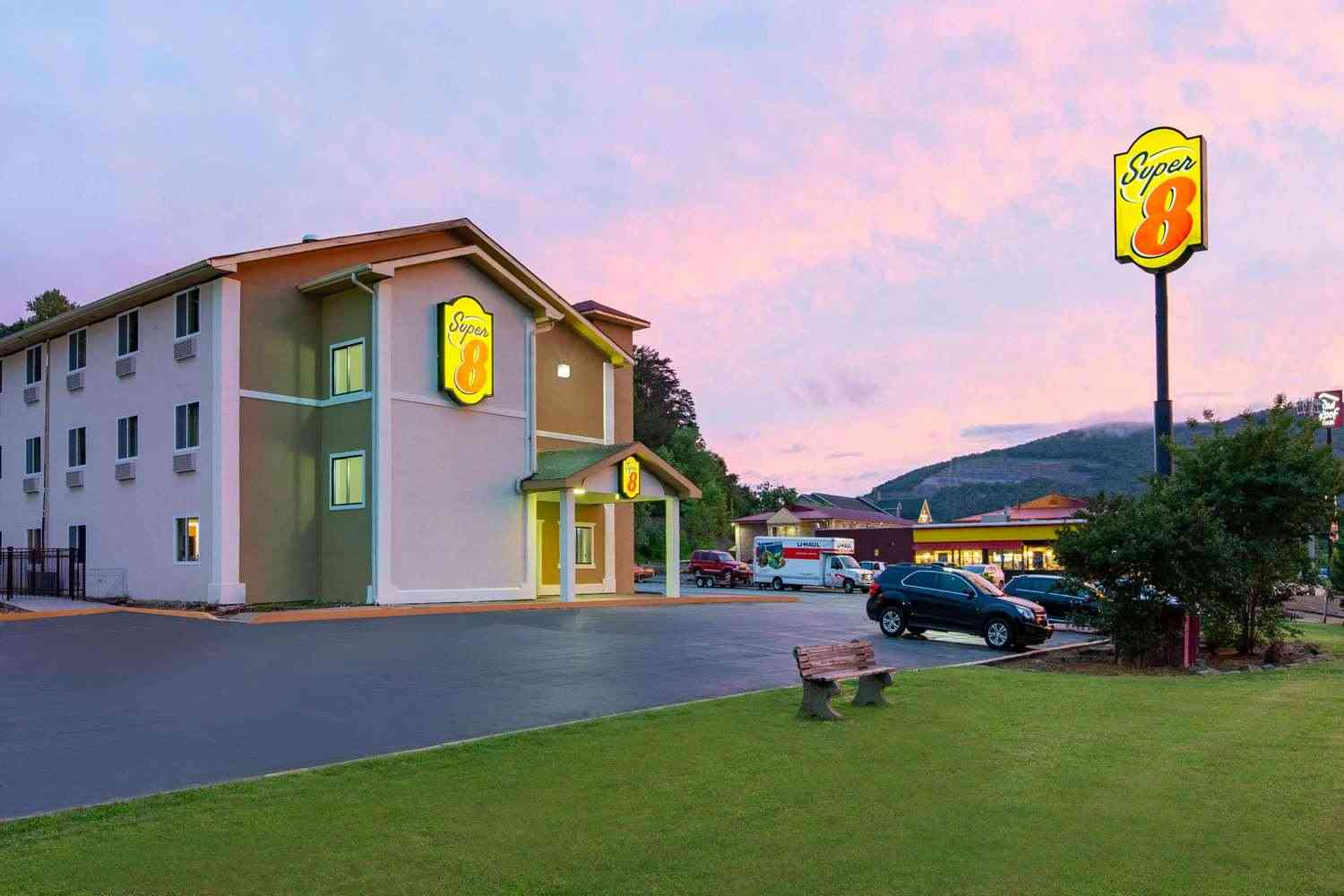 Super 8 by Wyndham Chattanooga Lookout Mountain TN в Chattanooga, TN