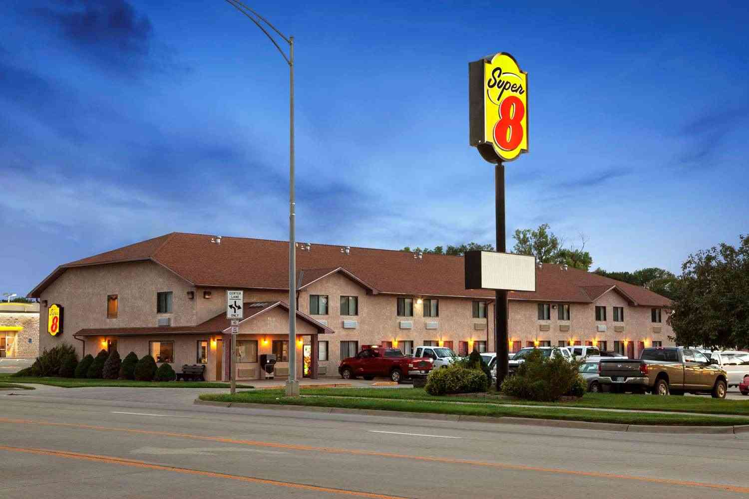 Super 8 by Wyndham Concordia в Concordia, KS