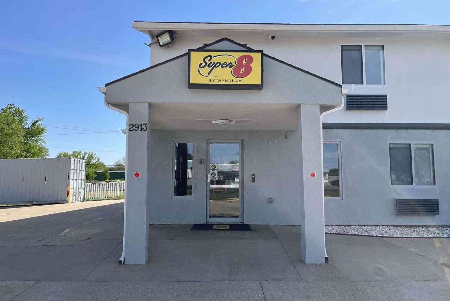 Super 8 by Wyndham Emporia in Emporia, KS