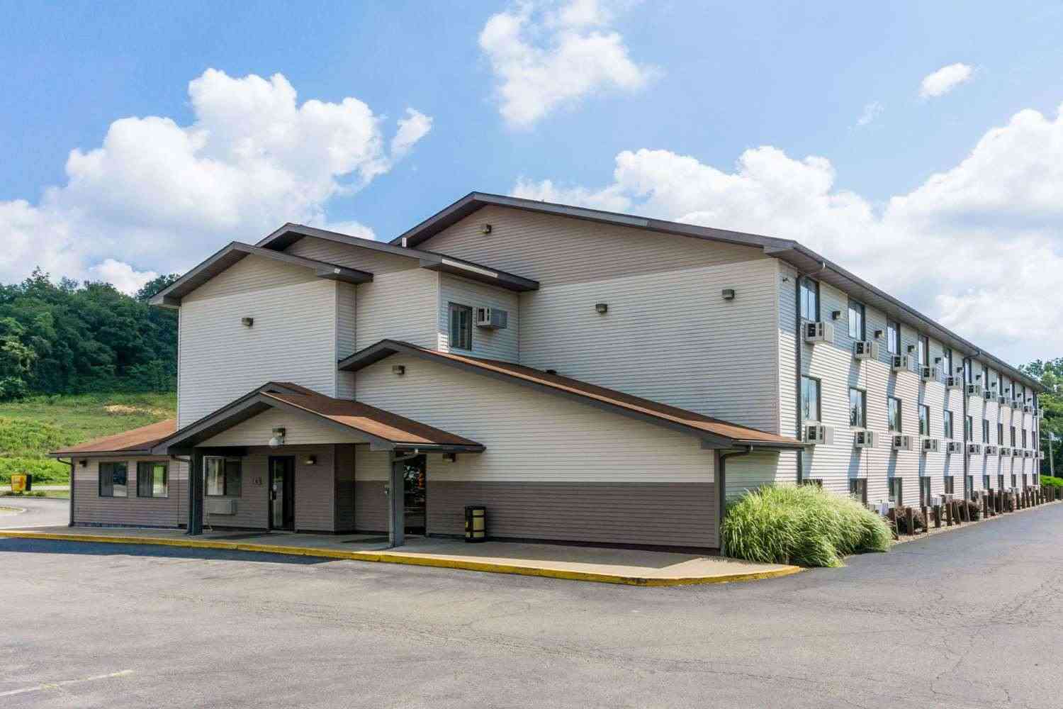 Super 8 by Wyndham Zanesville в Zanesville, OH