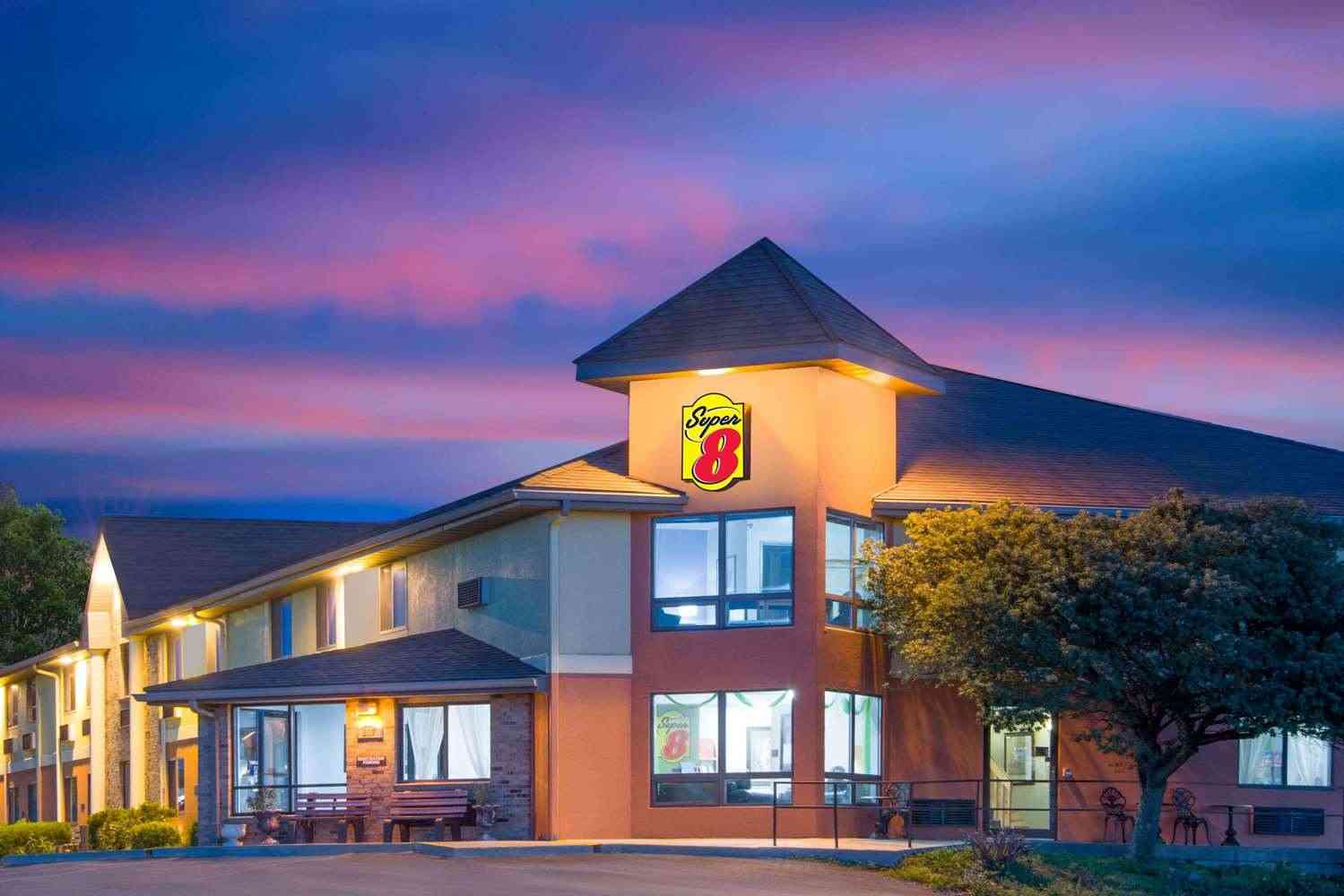 Toledo, IA 的 Super 8 by Wyndham Toledo