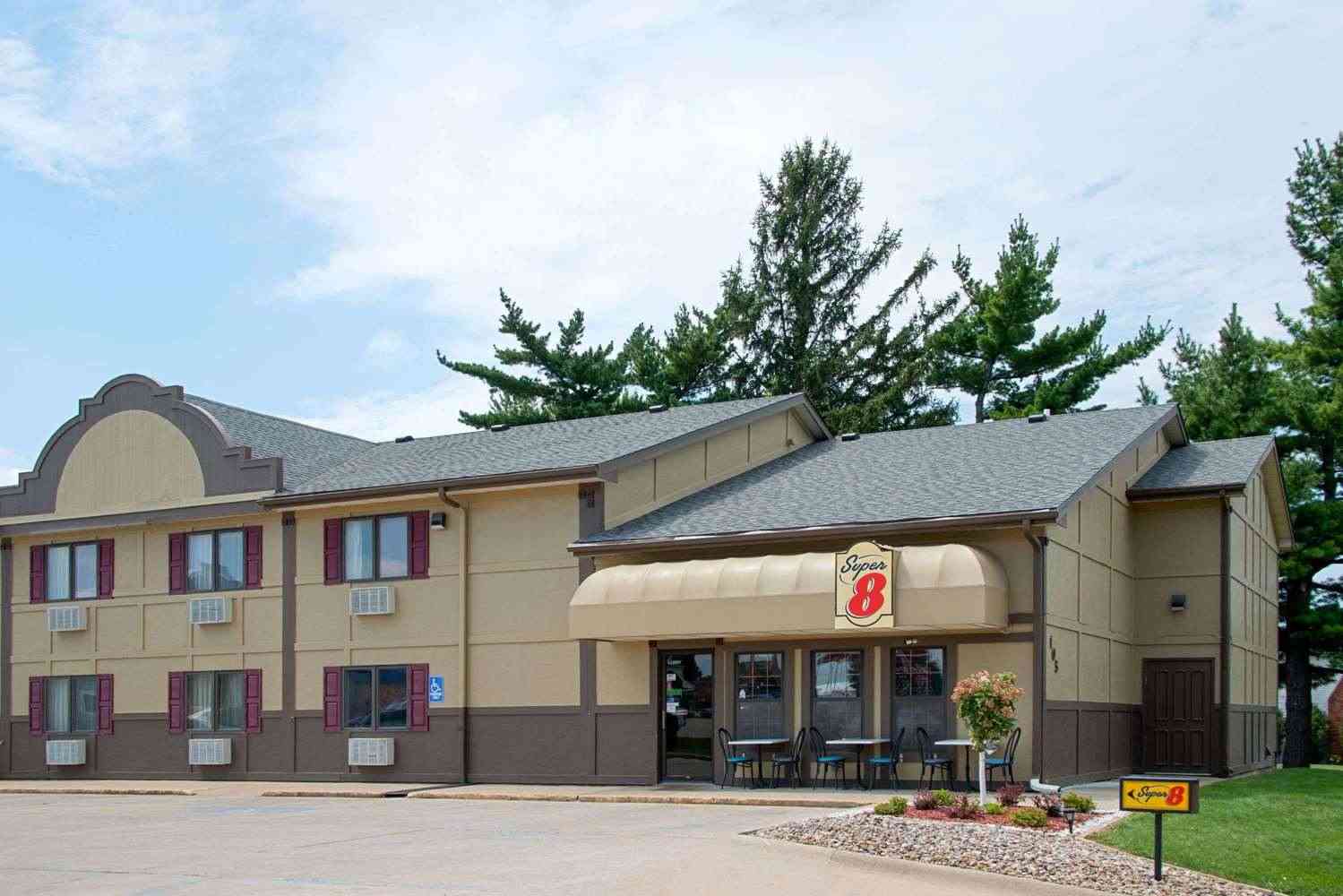 Super 8 by Wyndham Pella, Pella, IA