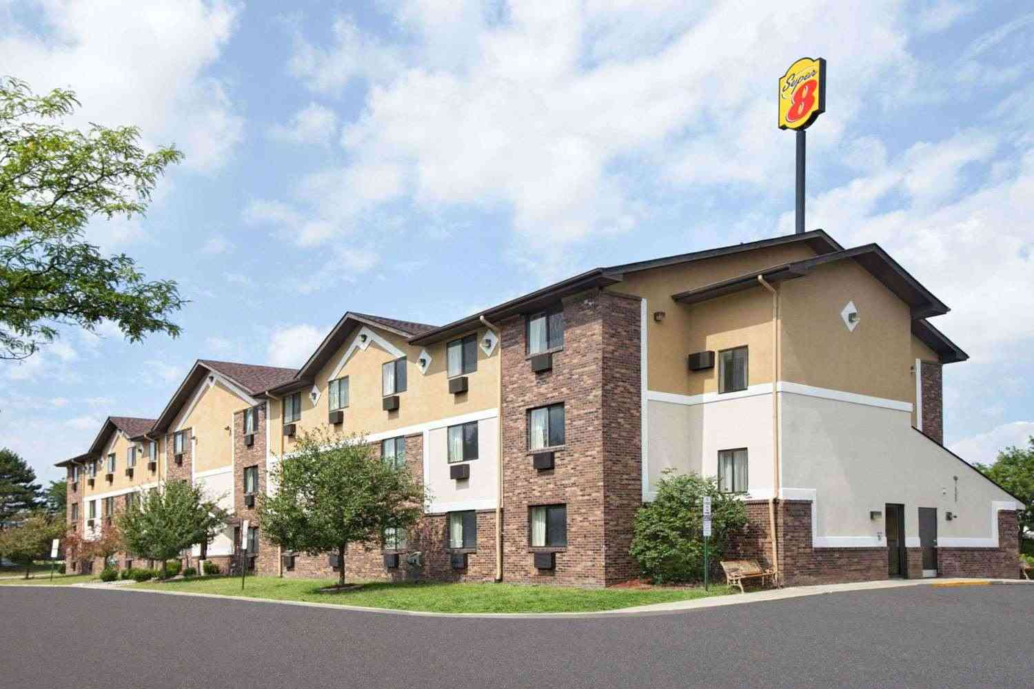 Super 8 by Wyndham Canton/Livonia Area a Canton, MI