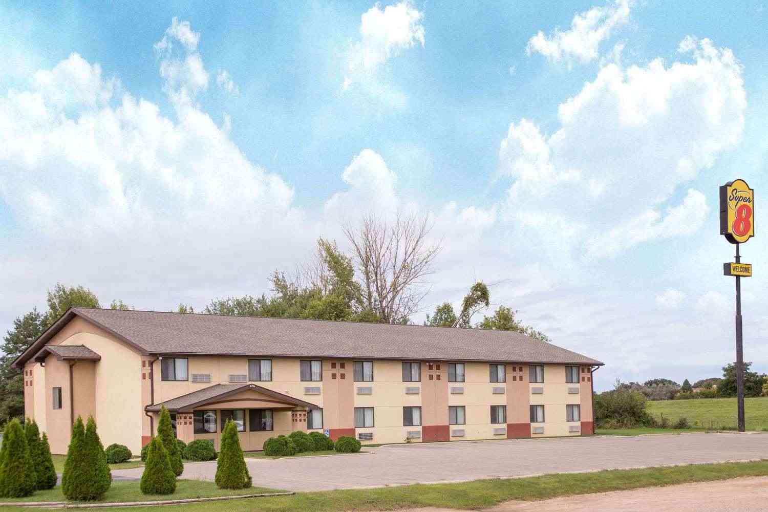 Super 8 by Wyndham Austin MN in Austin, MN