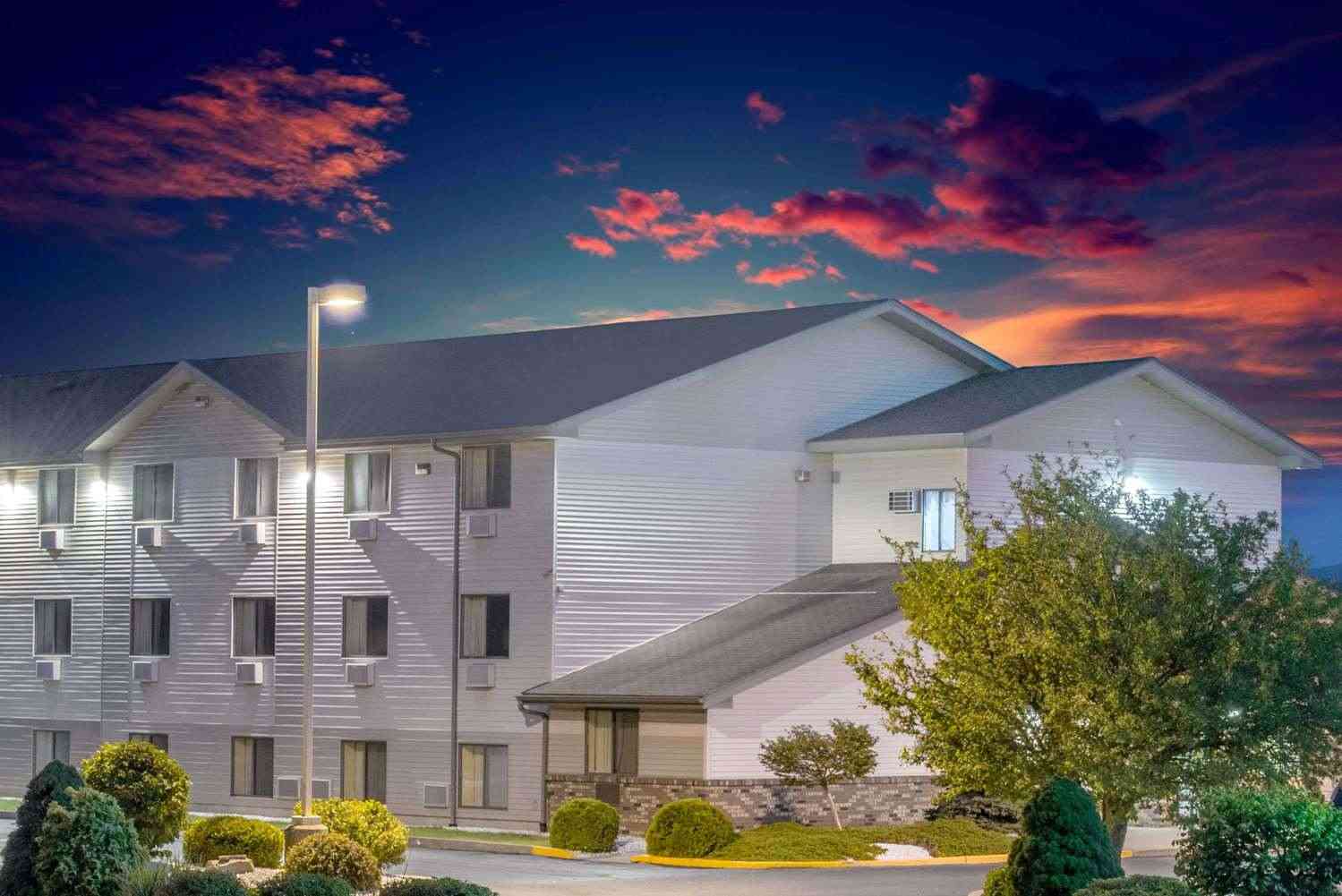 Super 8 by Wyndham Altoona в Altoona, PA