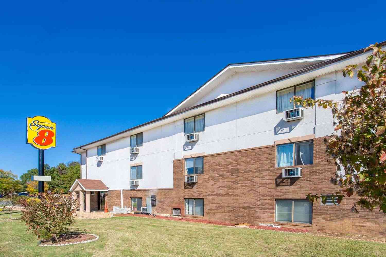 Super 8 by Wyndham Richmond/Broad Street à Richmond, VA