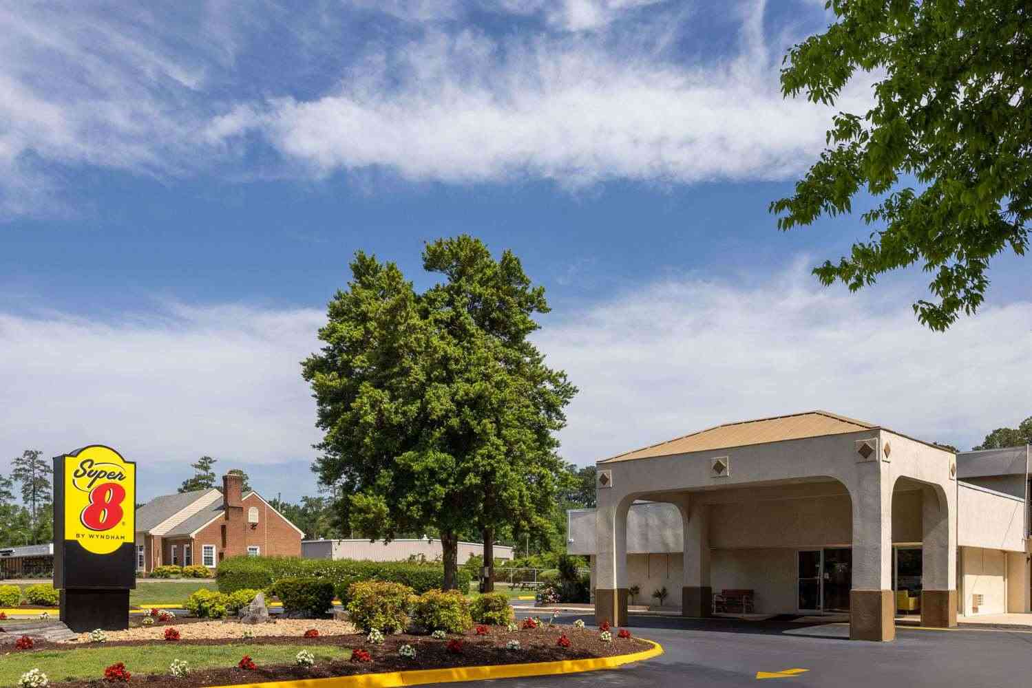 Super 8 by Wyndham Williamsburg/Historic Area в Williamsburg, VA