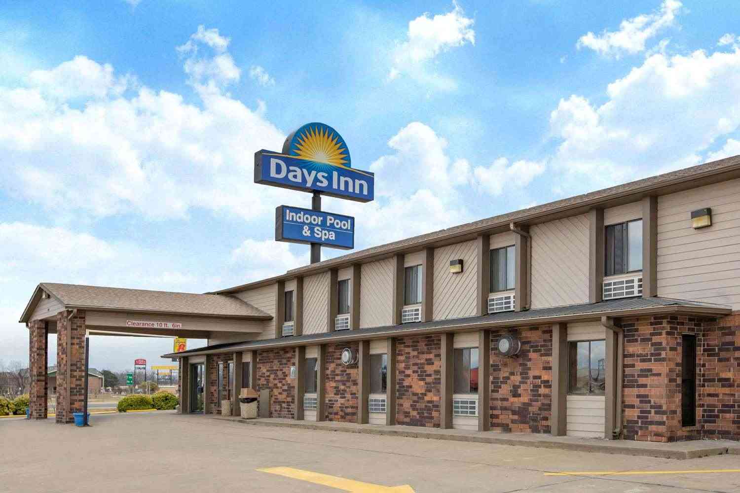 Days Inn by Wyndham Salina I-70, Salina, KS