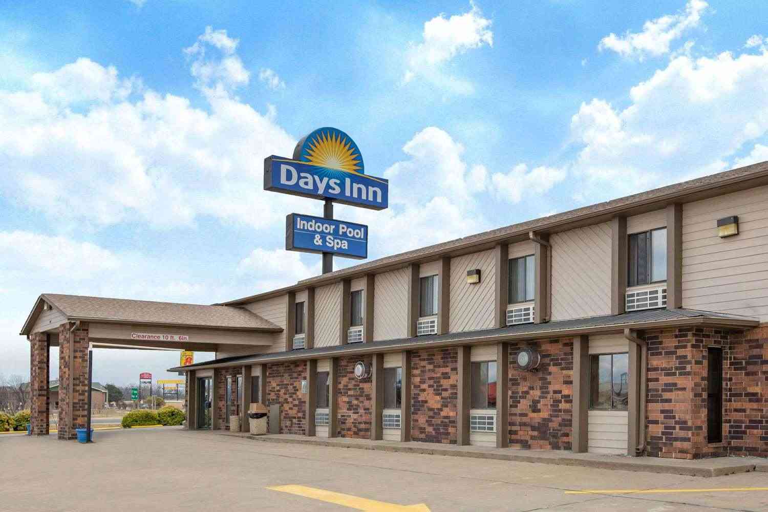 Days Inn by Wyndham Salina I-70 в Salina, KS