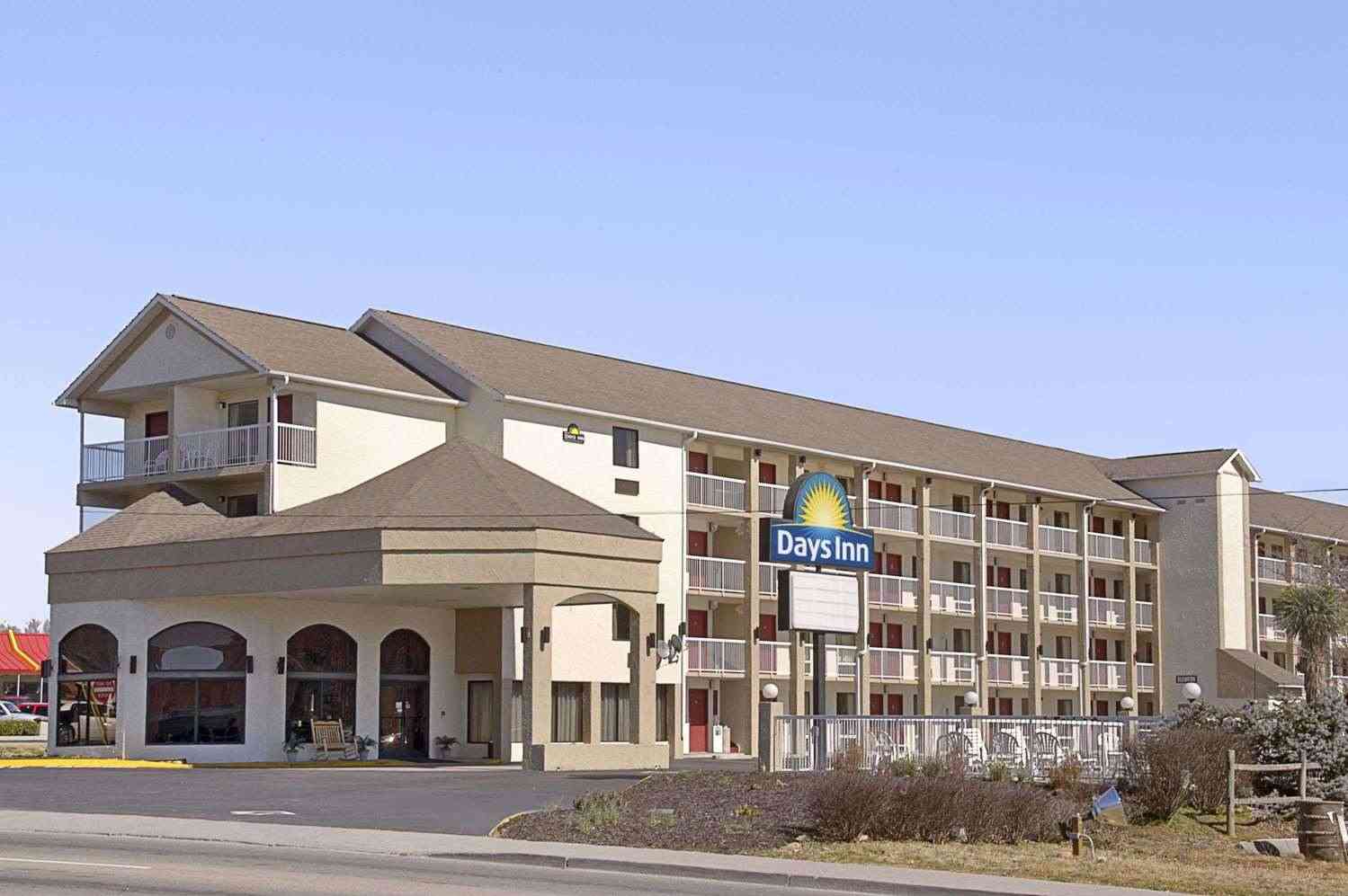 Days Inn by Wyndham Apple Valley Pigeon Forge/Sevierville в Sevierville, TN