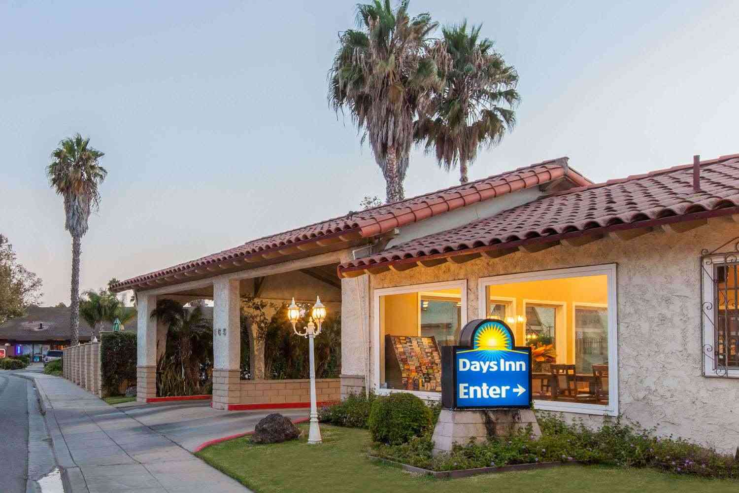 Days Inn by Wyndham Camarillo - Ventura в Camarillo, CA