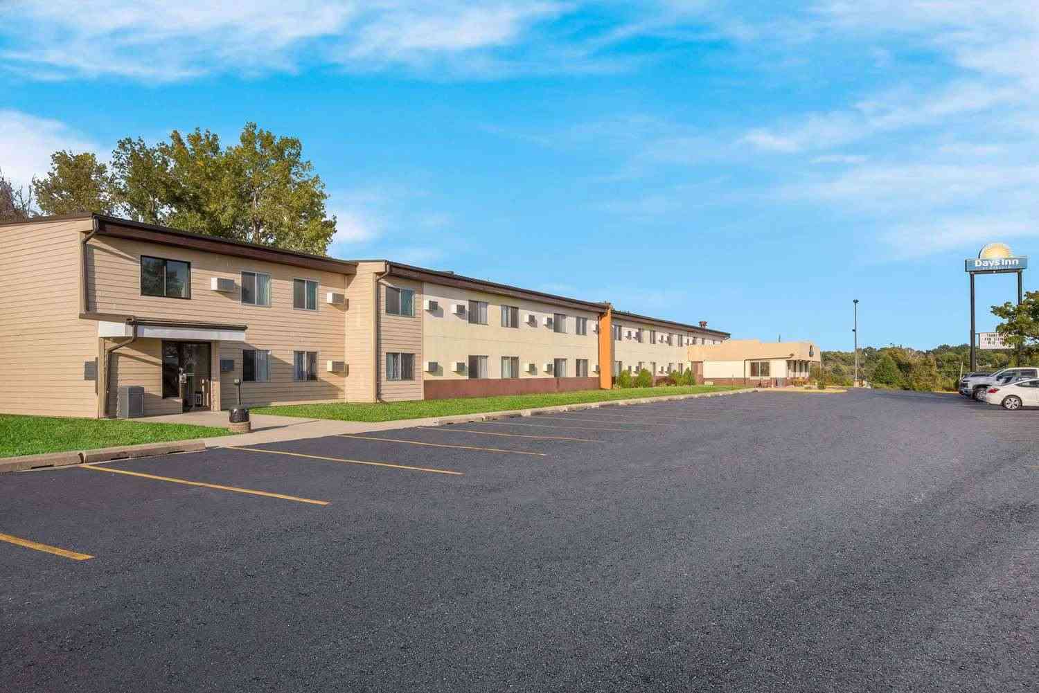 Days Inn by Wyndham Newton in Newton, IA