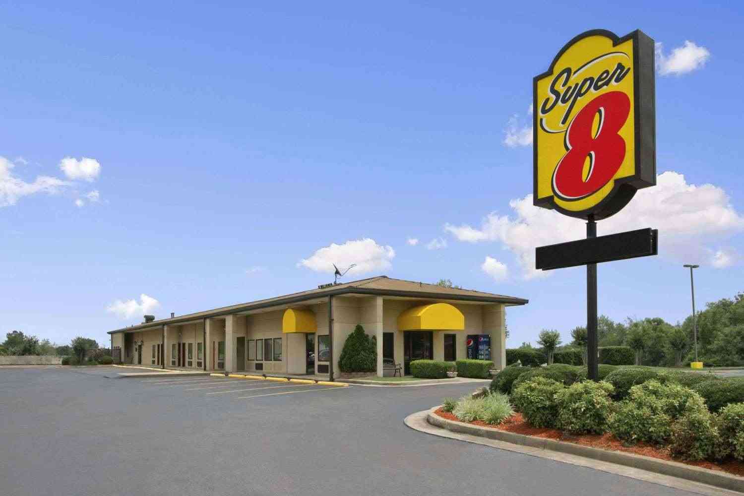Super 8 by Wyndham Tupelo Airport em Tupelo, MS