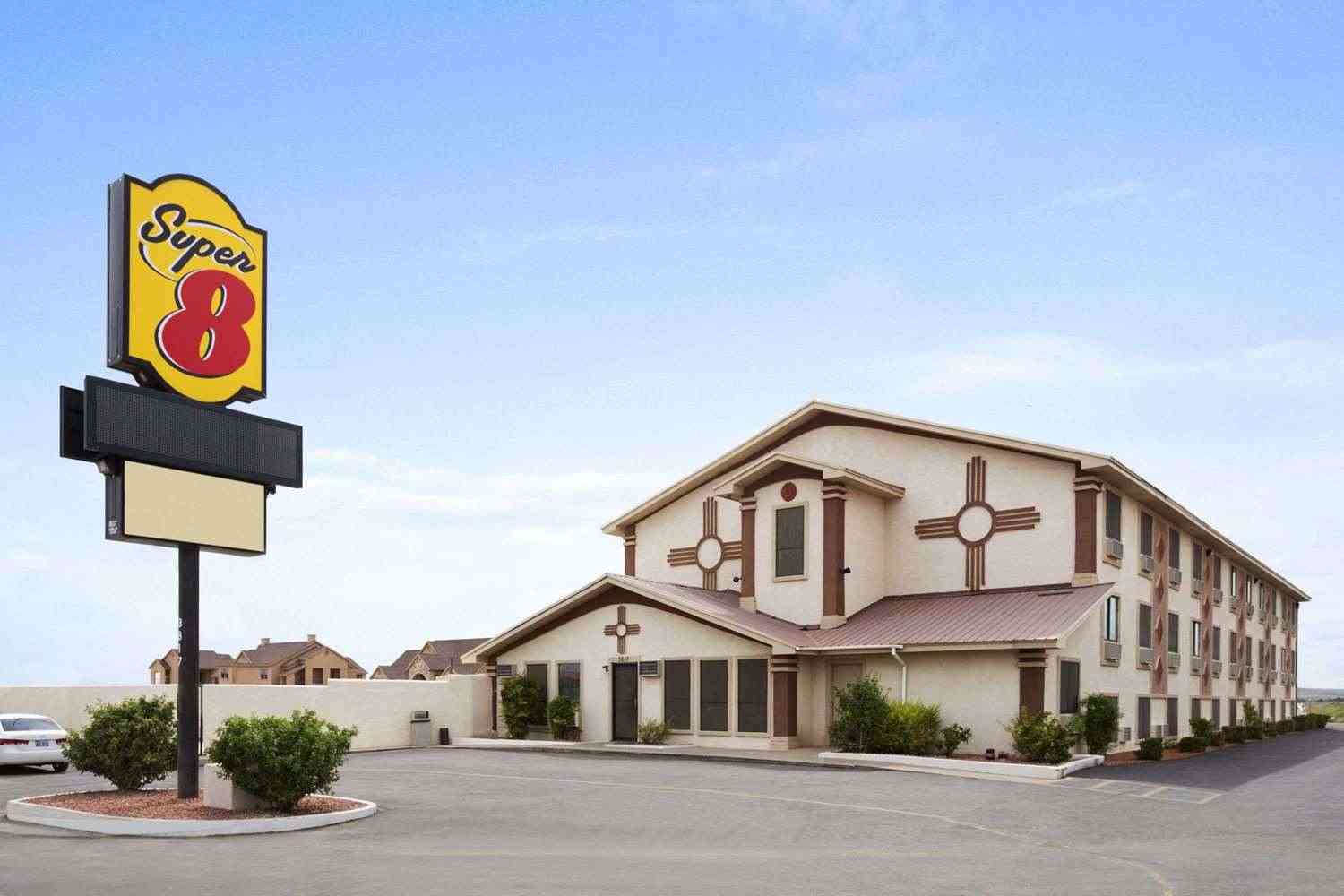 Super 8 by Wyndham Carlsbad в Carlsbad, NM