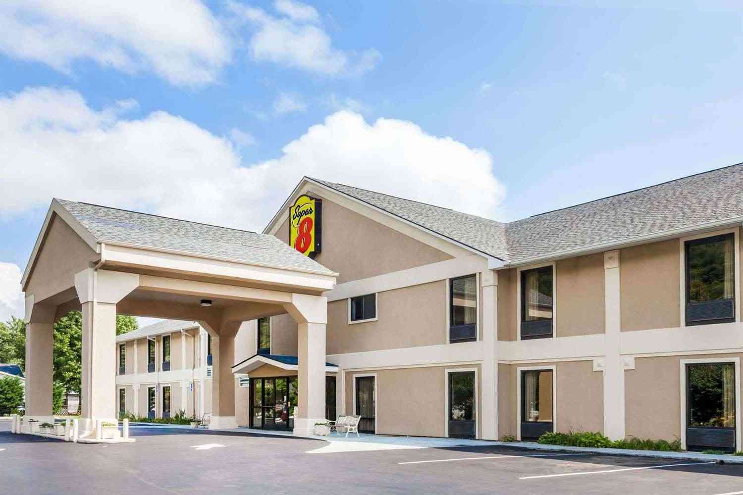 Super 8 by Wyndham Erwin в Erwin, TN