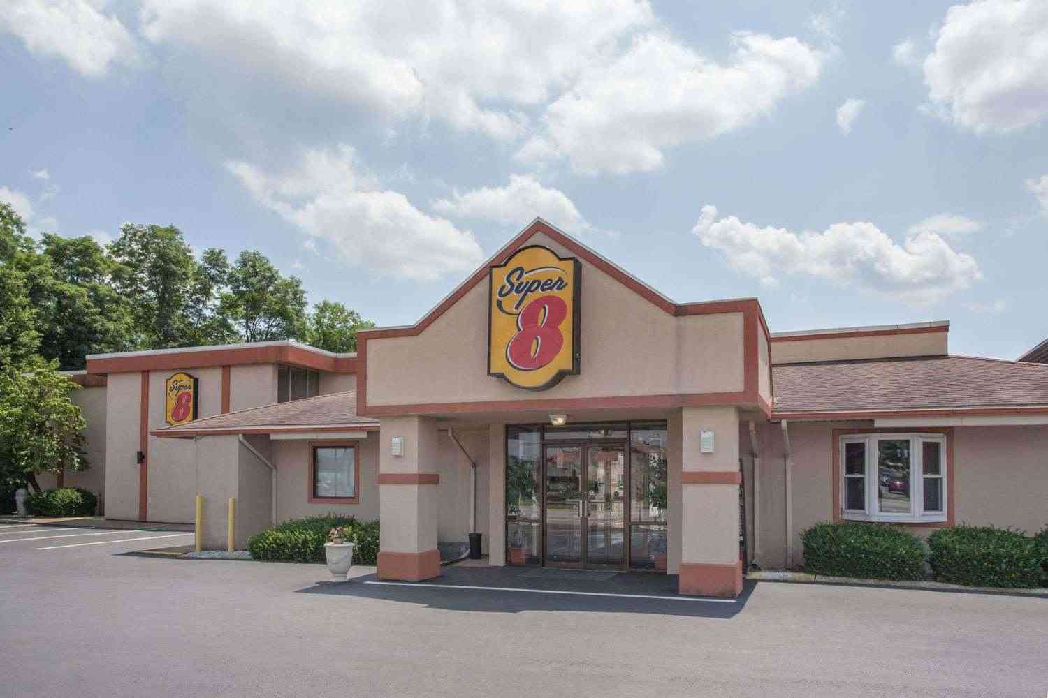 Super 8 by Wyndham Carlisle North в Carlisle, PA