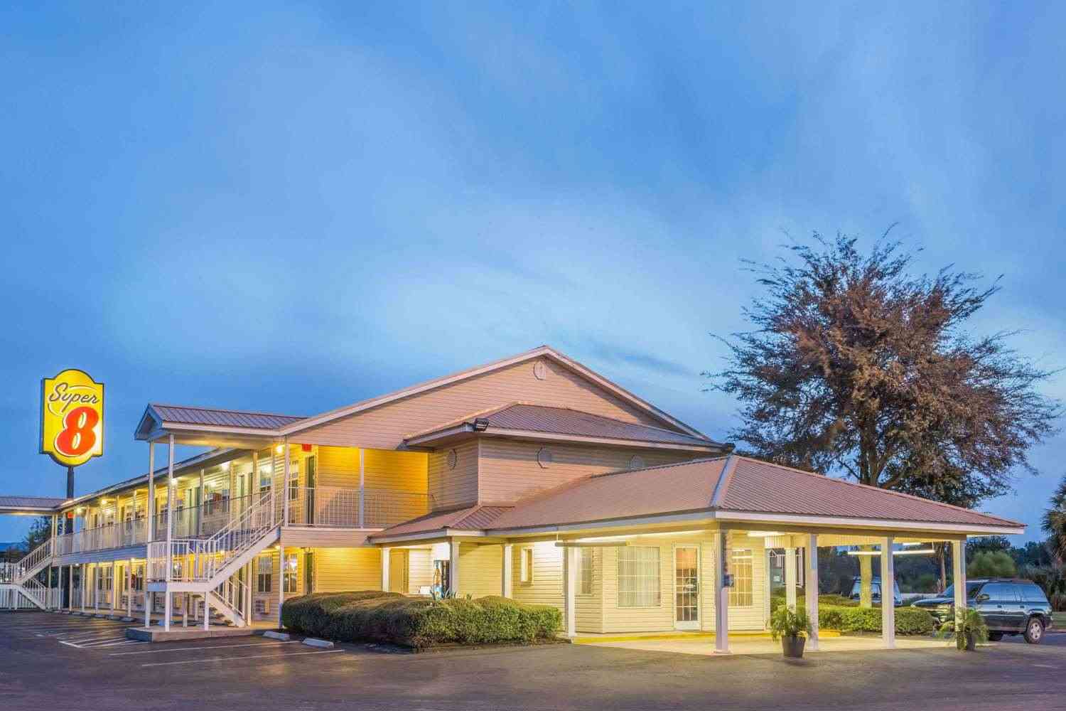 Super 8 by Wyndham Madison, Madison, FL