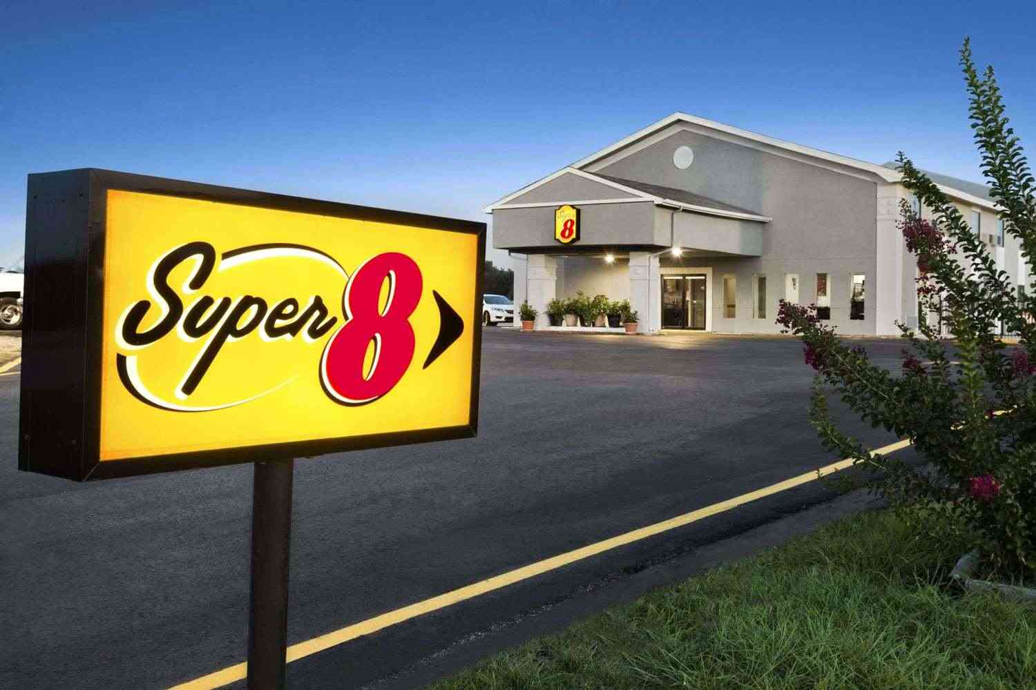 Super 8 by Wyndham Ardmore в Ardmore, OK