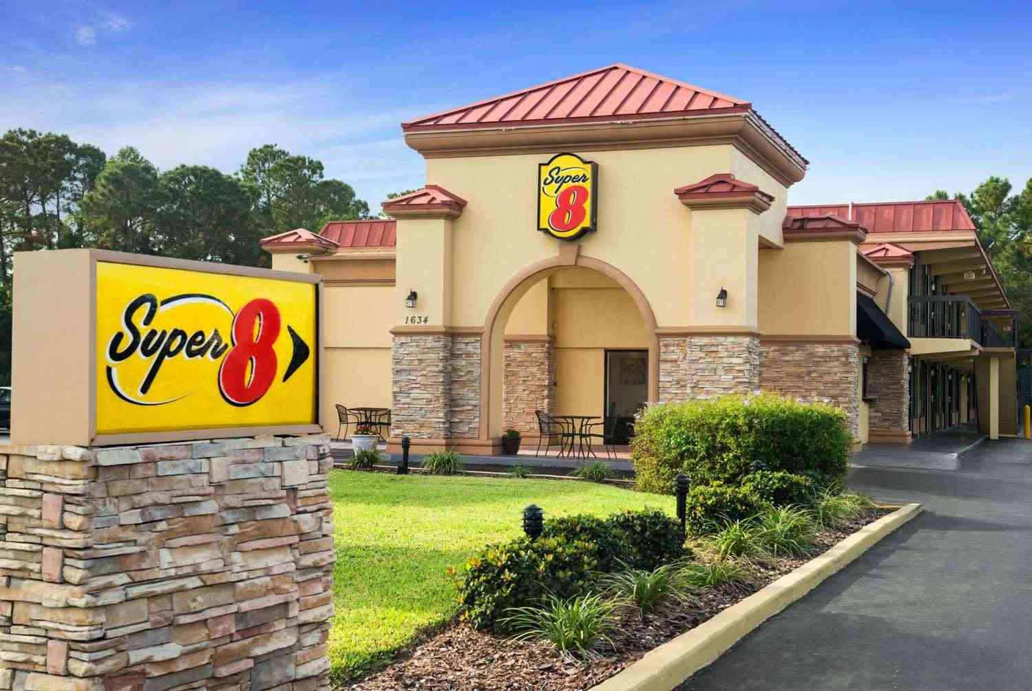Super 8 by Wyndham Ormond Beach em Ormond Beach, FL
