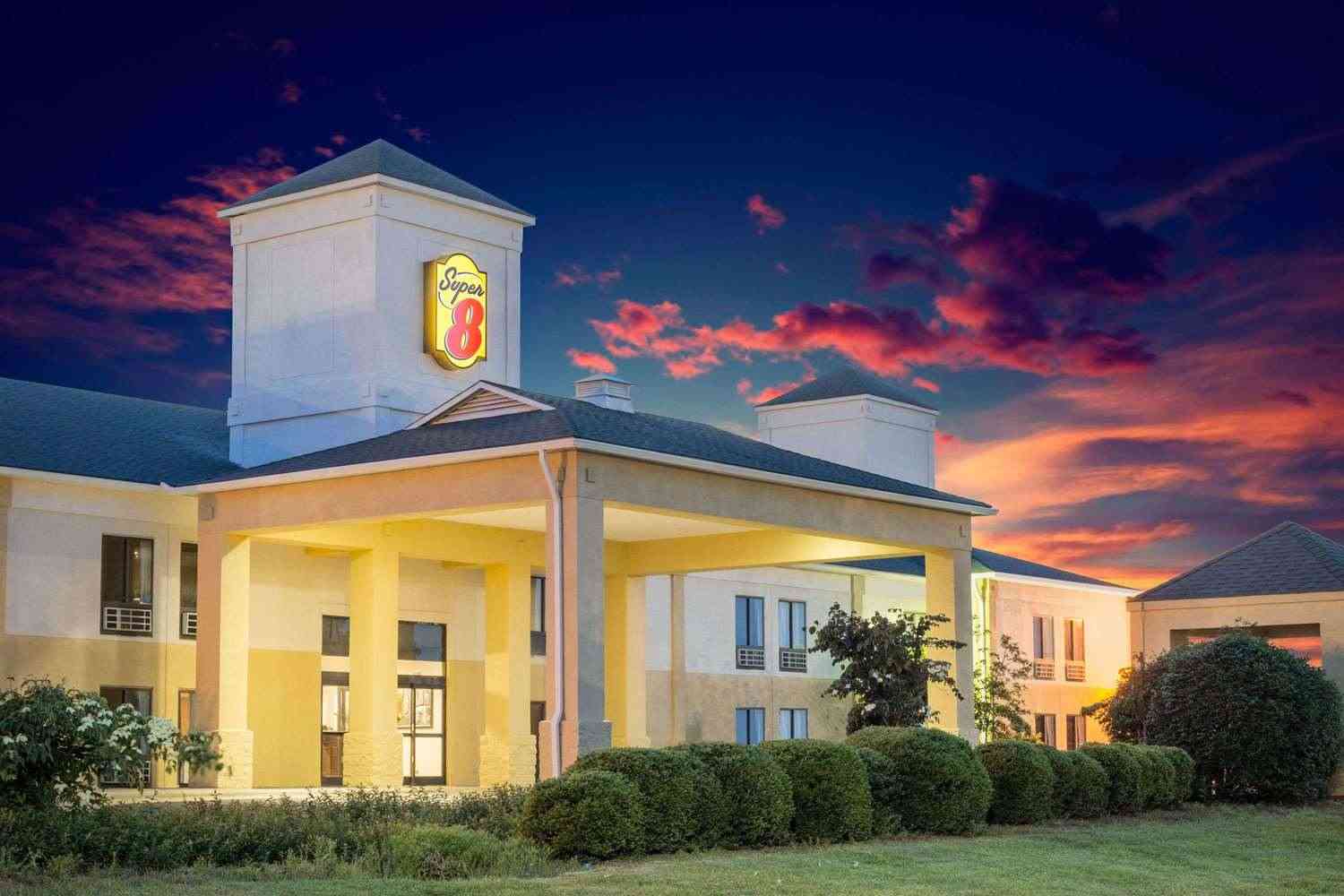 Super 8 by Wyndham Clemmons/Winston-Salem Area I-40, Clemmons, NC