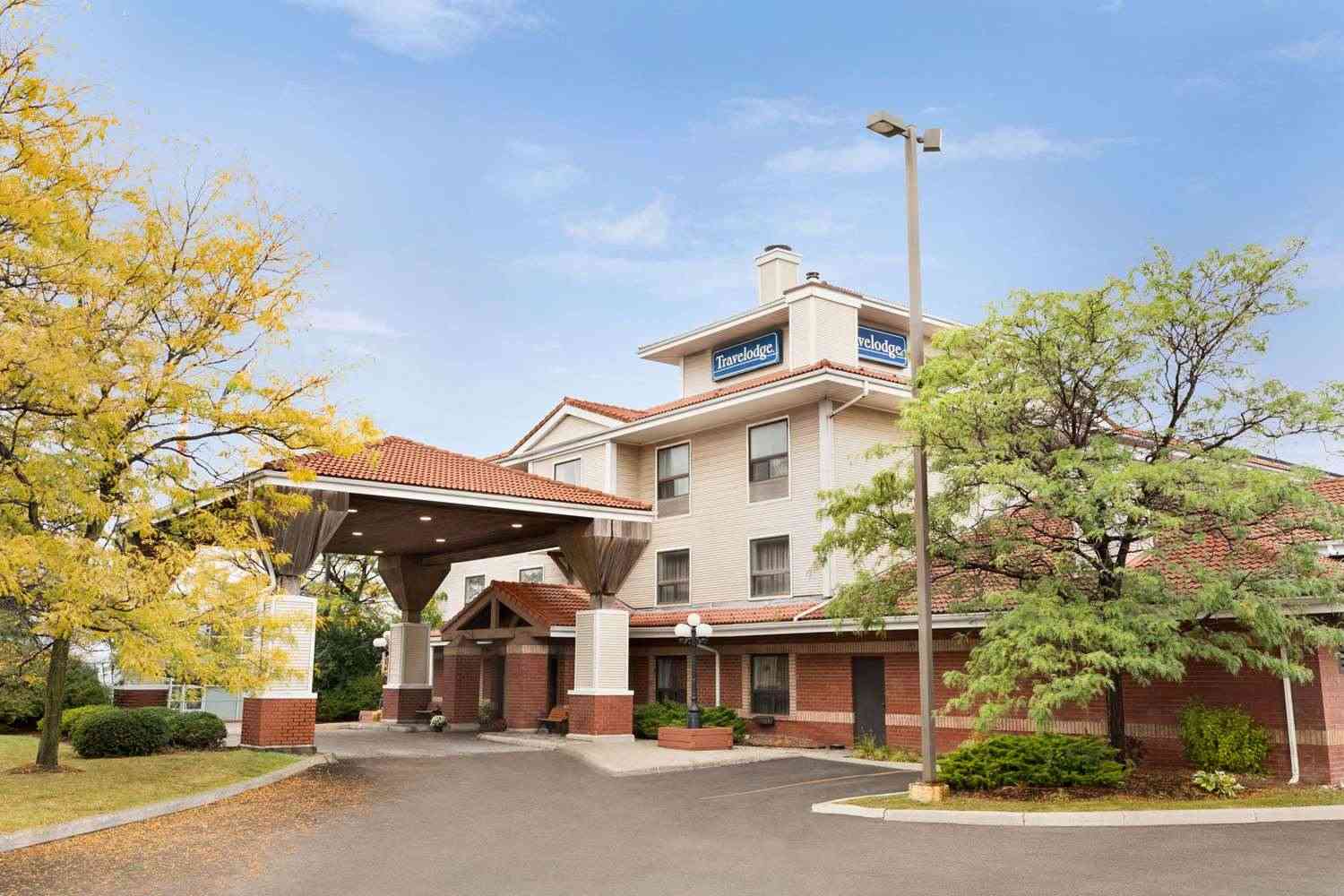 Oshawa, ON 的 Travelodge by Wyndham Oshawa Whitby