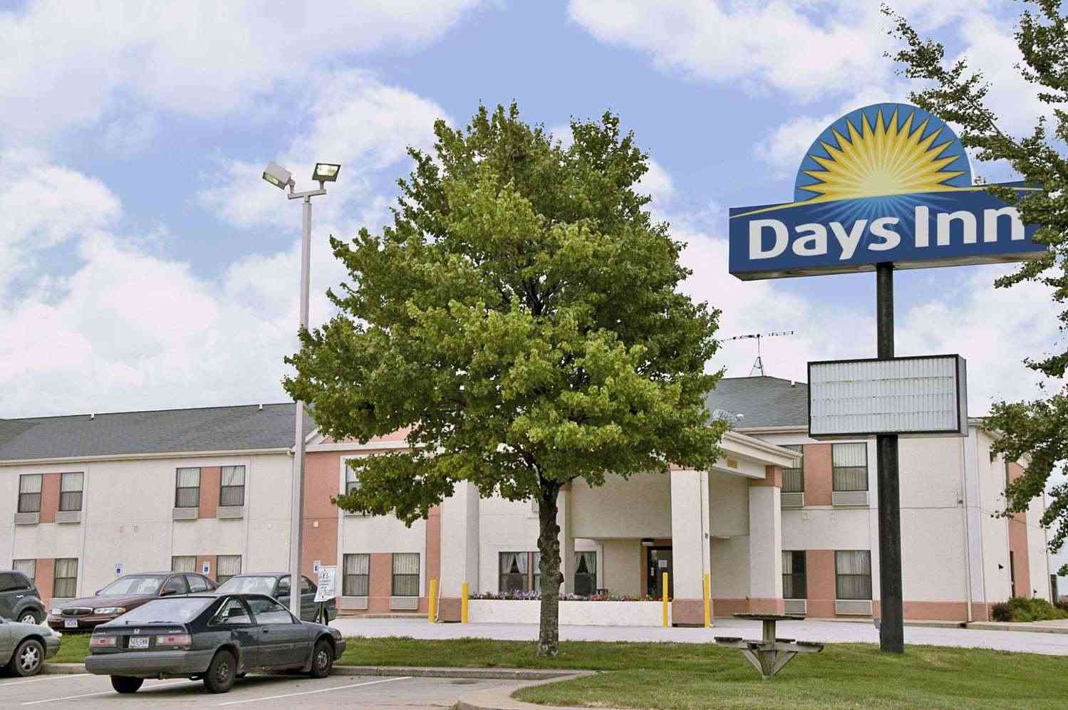 Days Inn by Wyndham Walcott Davenport in Walcott, IA