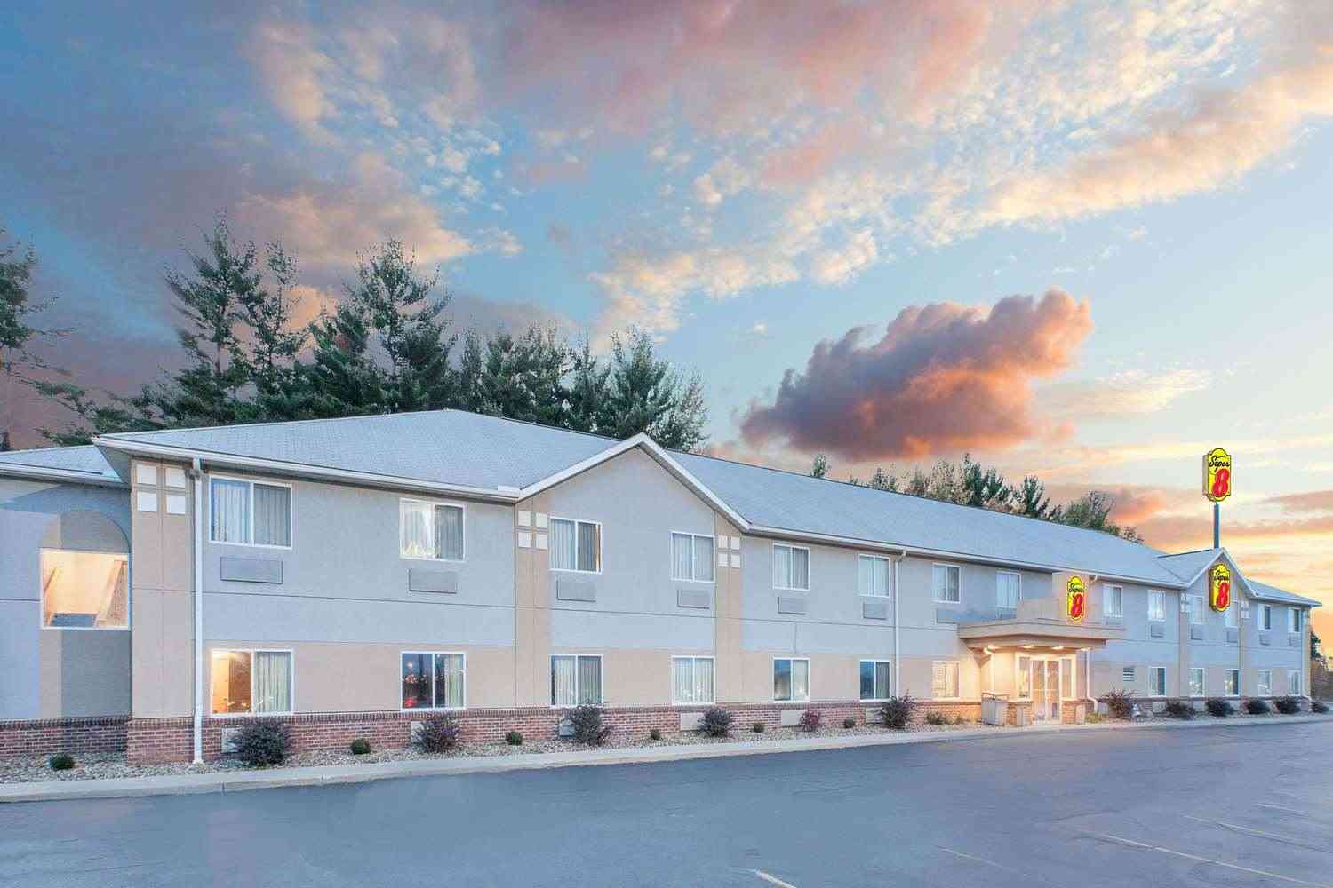 Super 8 by Wyndham Seville em Seville, OH