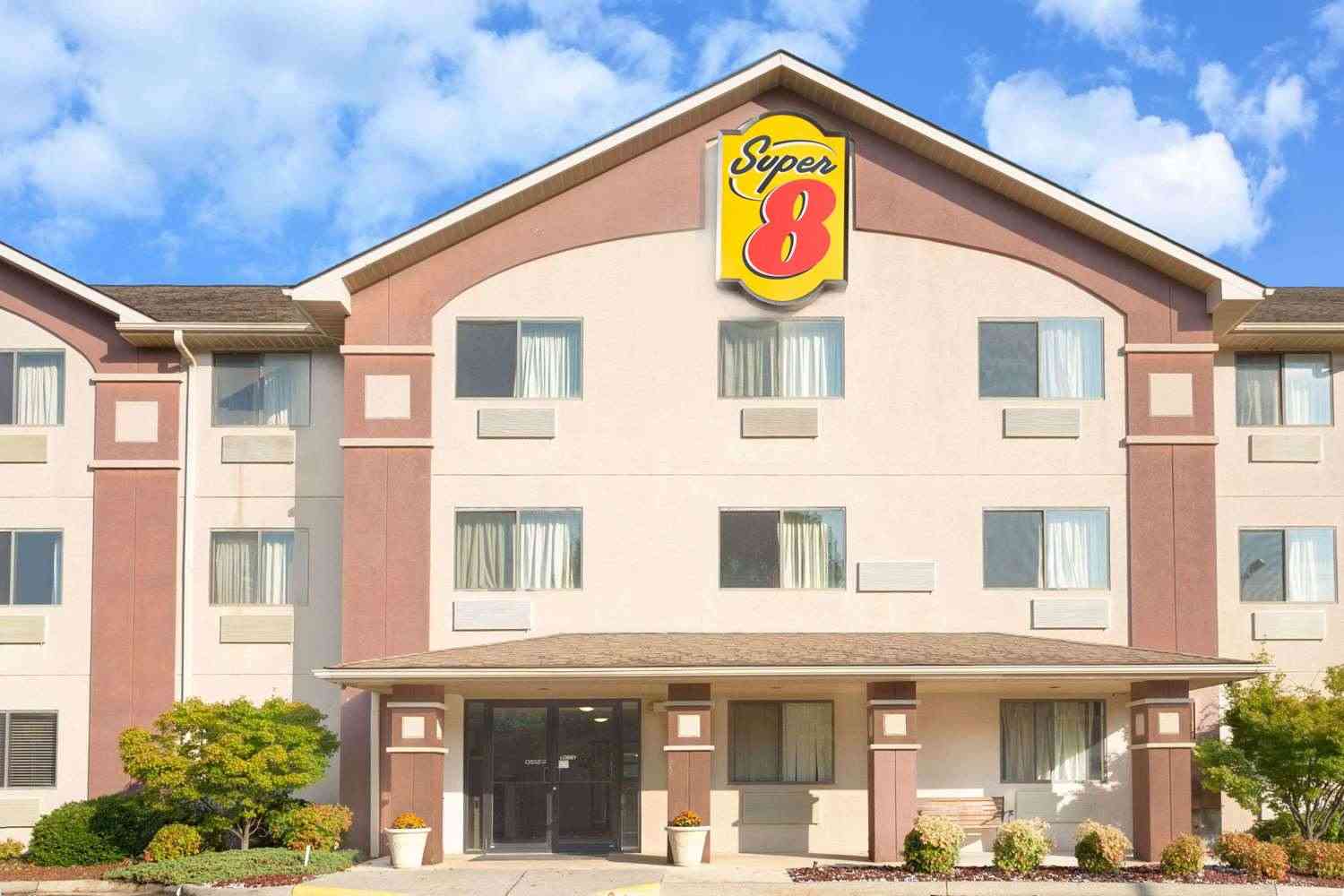 Super 8 by Wyndham Lynchburg VA в Lynchburg, VA