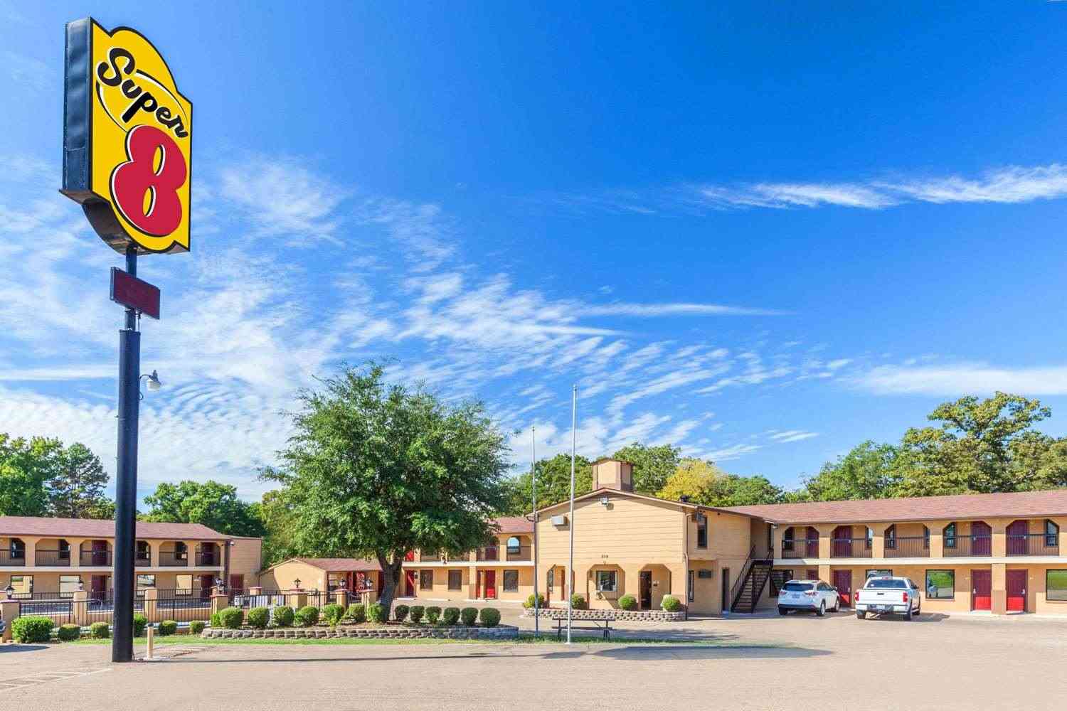 Super 8 by Wyndham Mt. Pleasant TX в Mt. Pleasant, TX