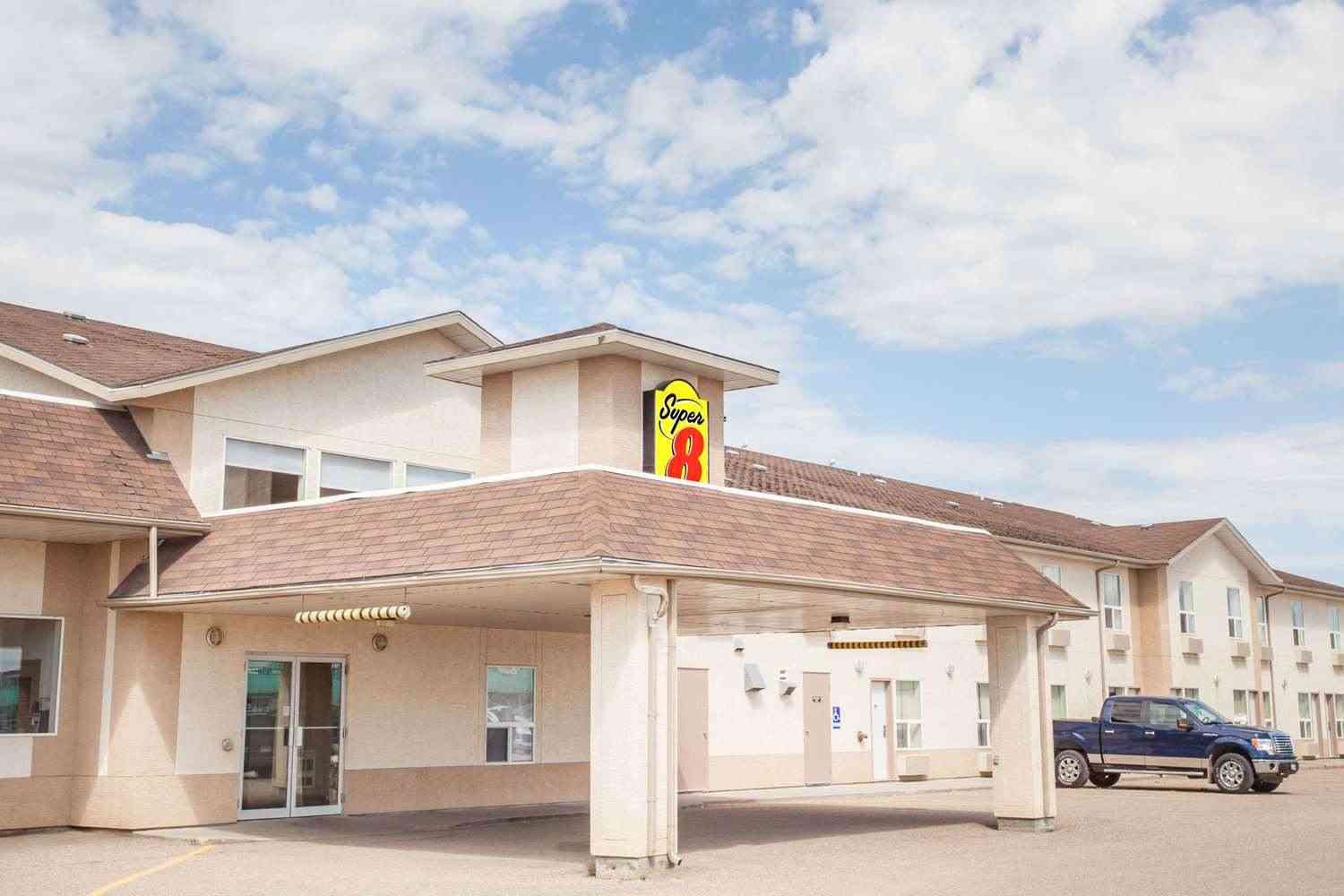 Meadow Lake, SK의 Super 8 by Wyndham Meadow Lake