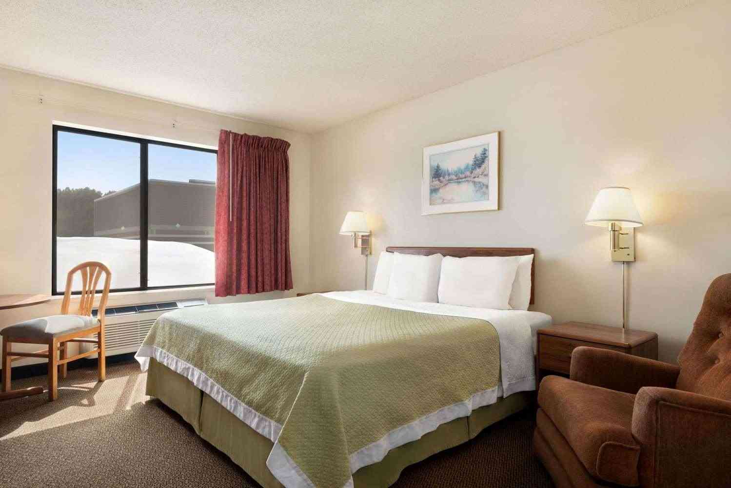 Days Inn by Wyndham Eagle River в Eagle River, WI