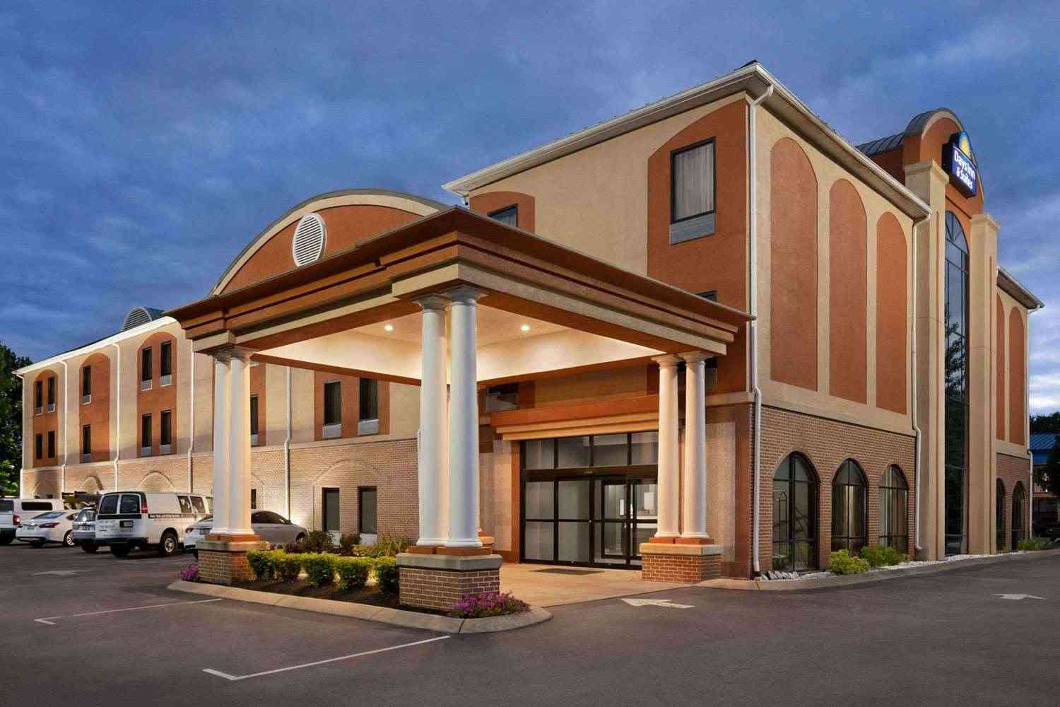 Days Inn & Suites by Wyndham Murfreesboro в Murfreesboro, TN