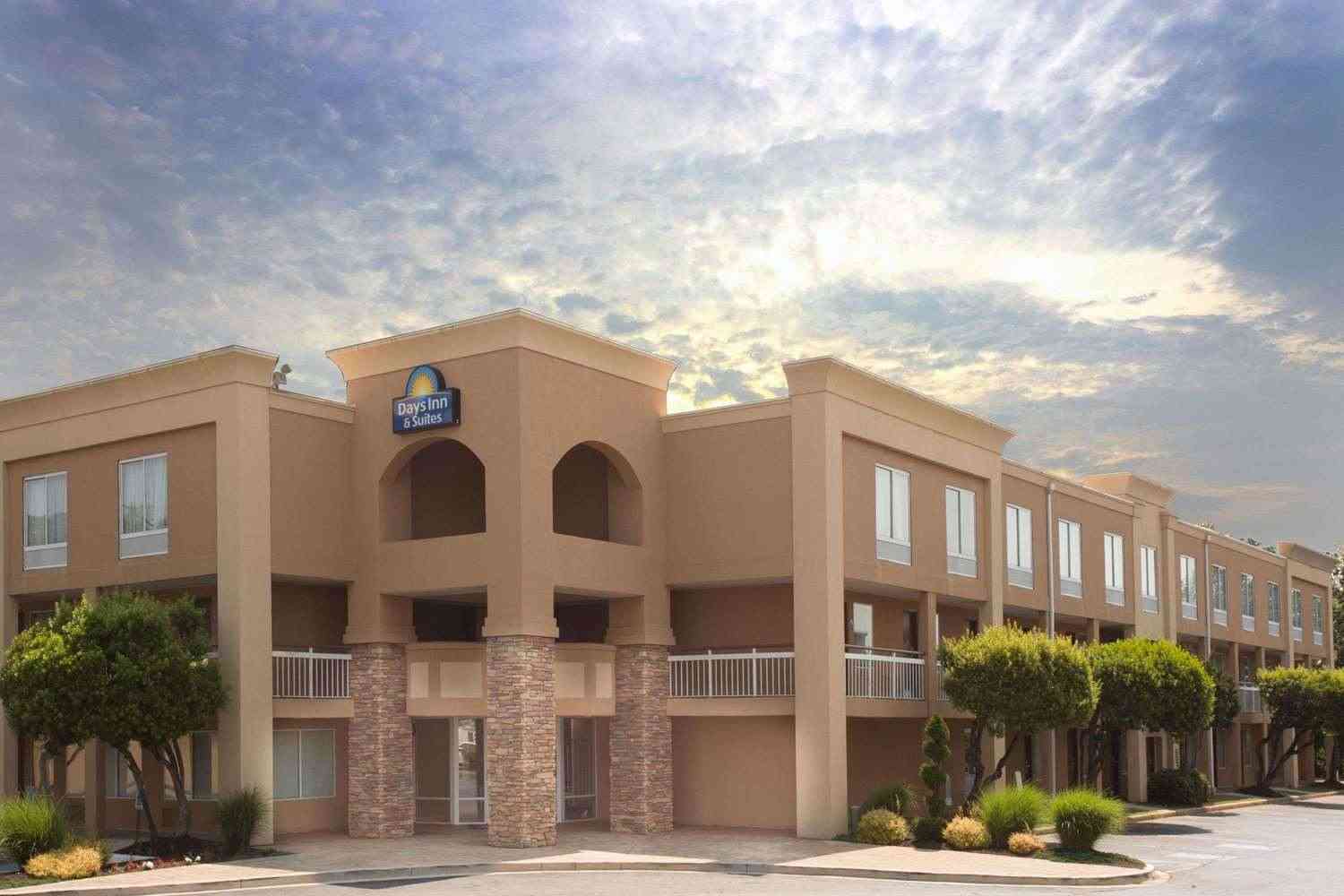 Days Inn by Wyndham Greenville в Greenville, SC
