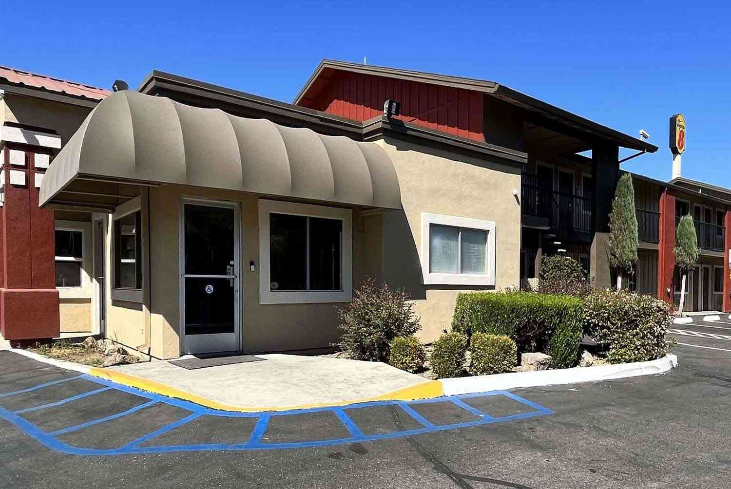 Super 8 by Wyndham Red Bluff em Red Bluff, CA