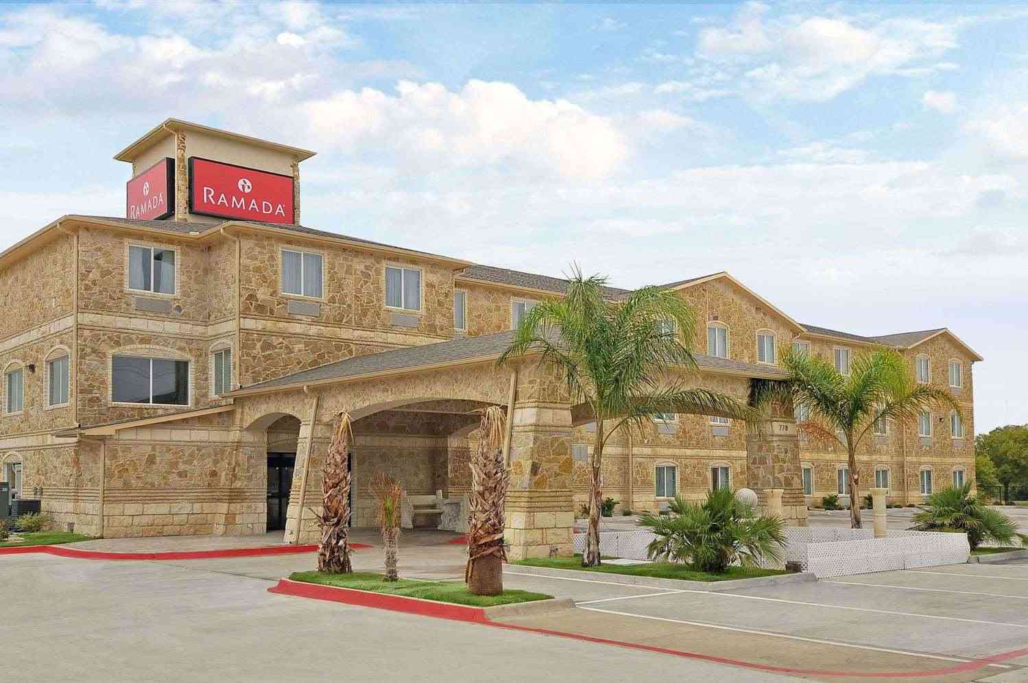 Ramada by Wyndham South Waco a Hewitt, TX