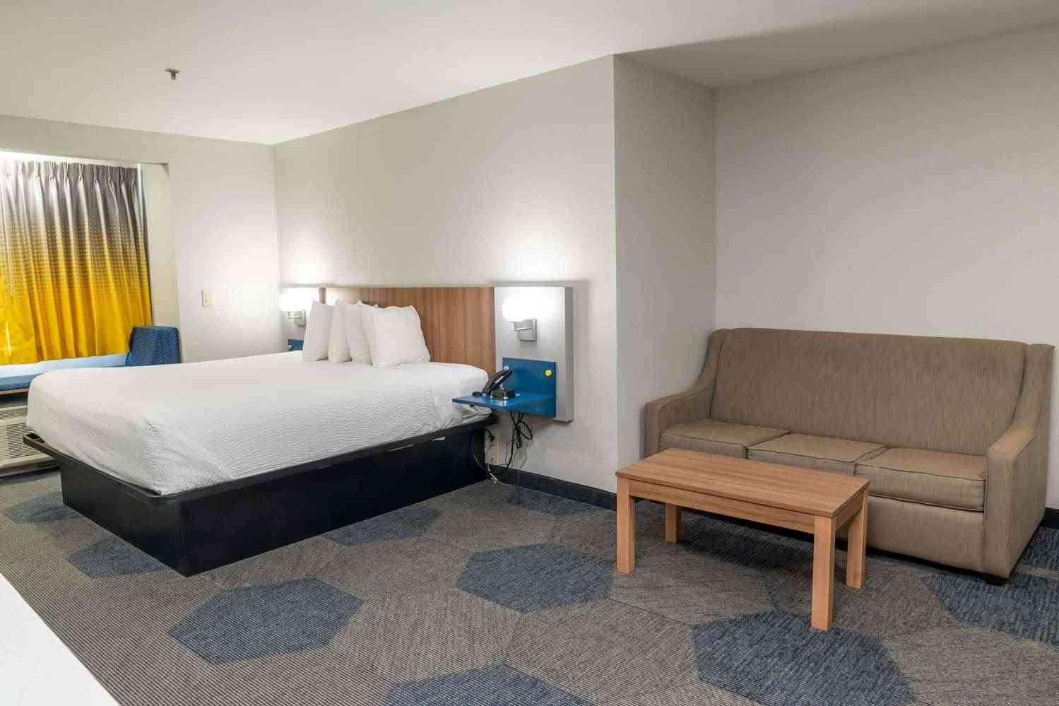 Microtel Inn & Suites by Wyndham Pigeon Forge в Pigeon Forge, TN
