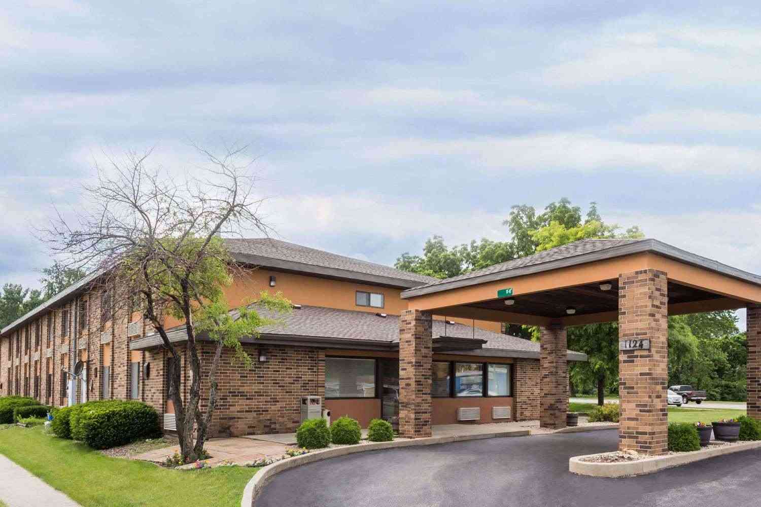 Days Inn by Wyndham Stoughton WI. in Stoughton, WI