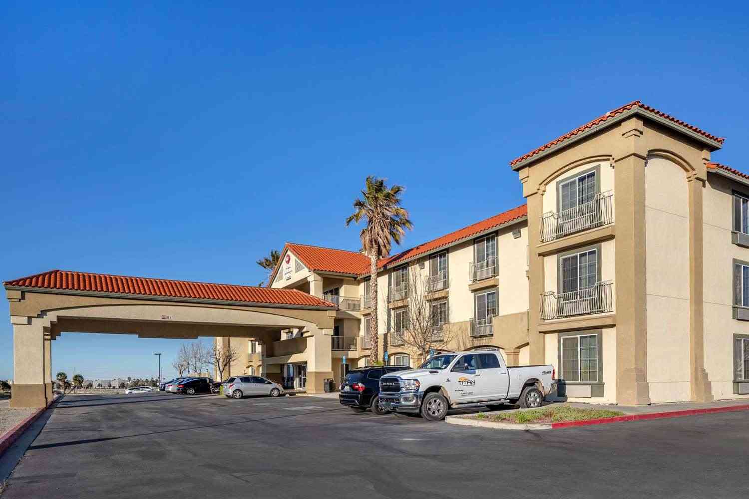 Palmdale, CA 的 Best Western Plus John Jay Inn & Suites