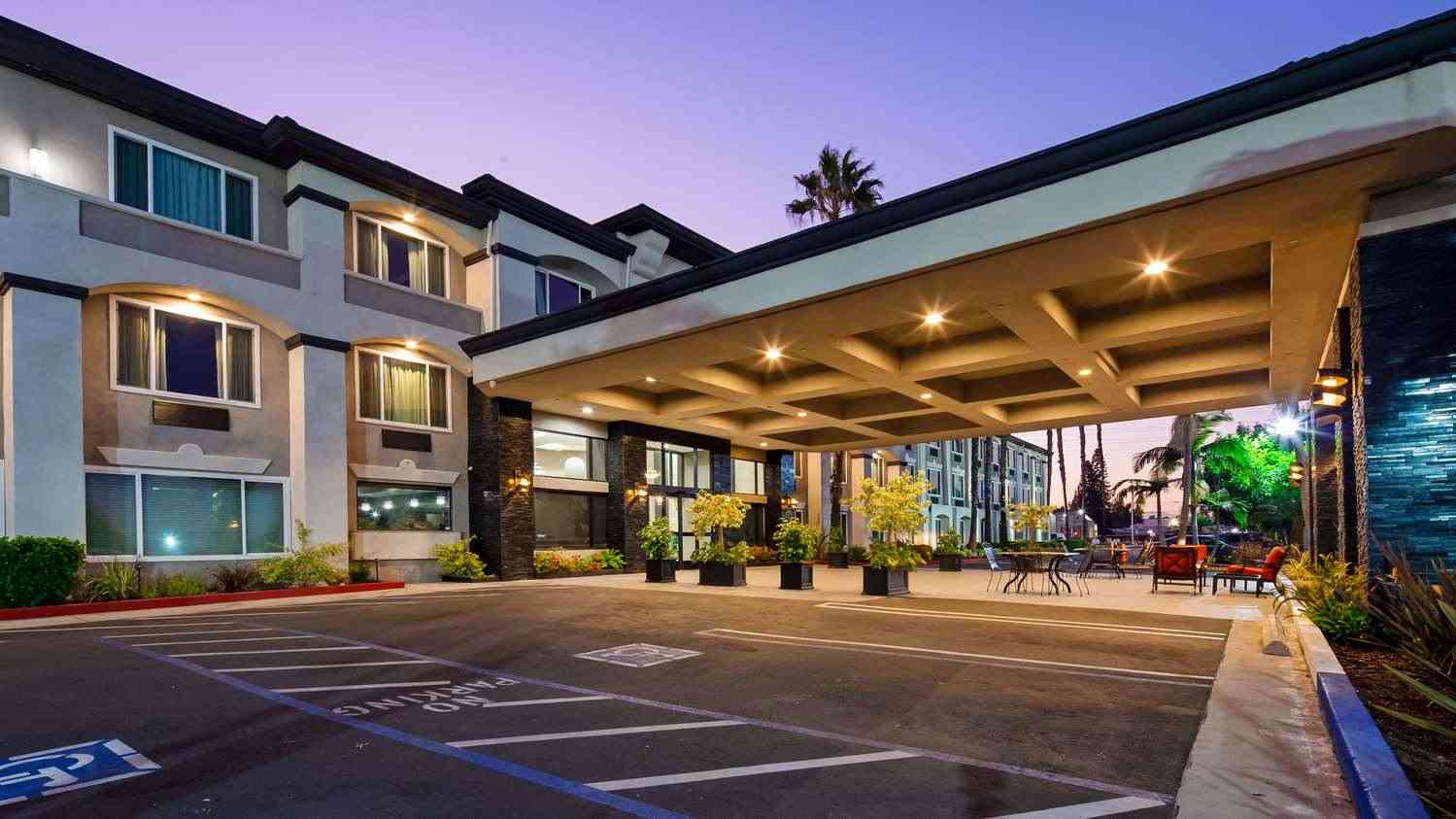 Best Western Plus Anaheim Orange County  в Placentia, CA