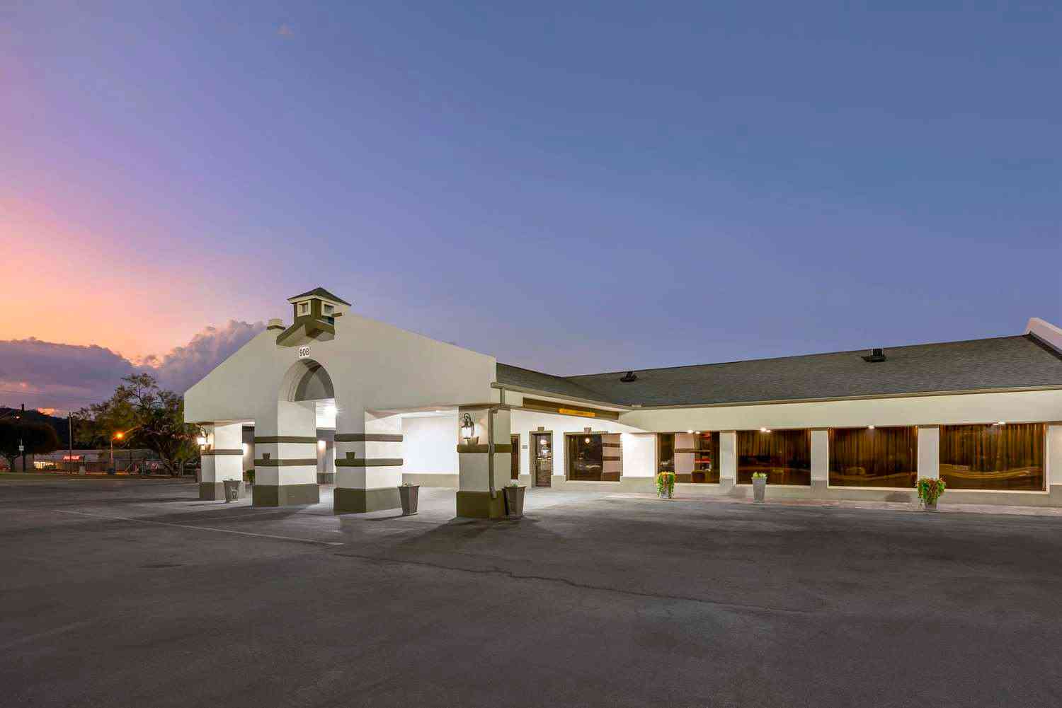 Best Western Post Oak Inn в Burnet, TX