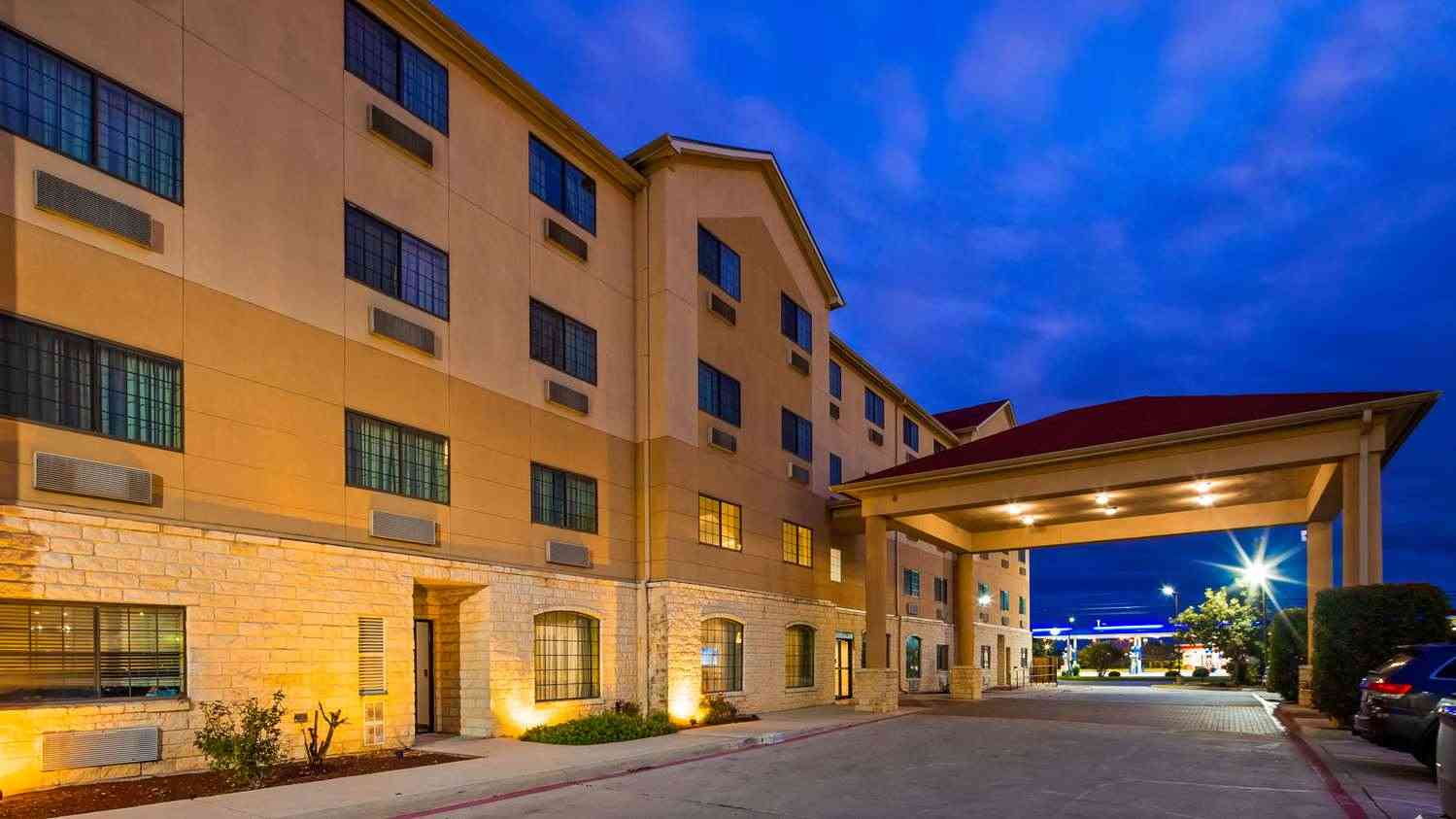 San Antonio, TX 的 Best Western Windsor Pointe Hotel & Suites-Frost Bank Center