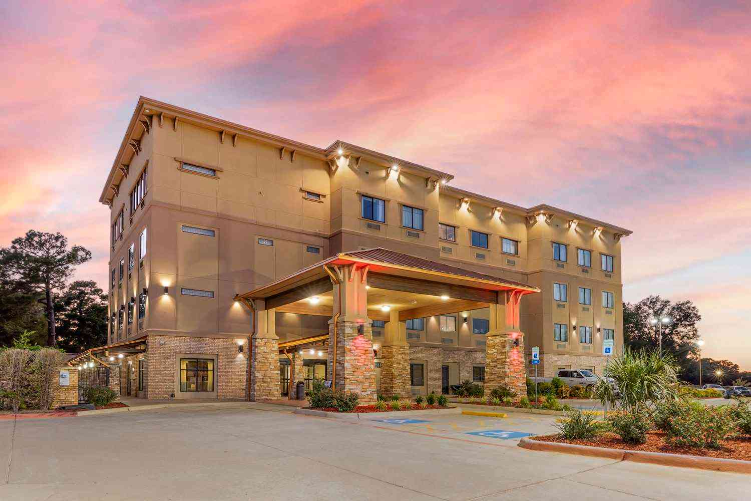 Center, TX 的 Best Western Plus Classic Inn and Suites