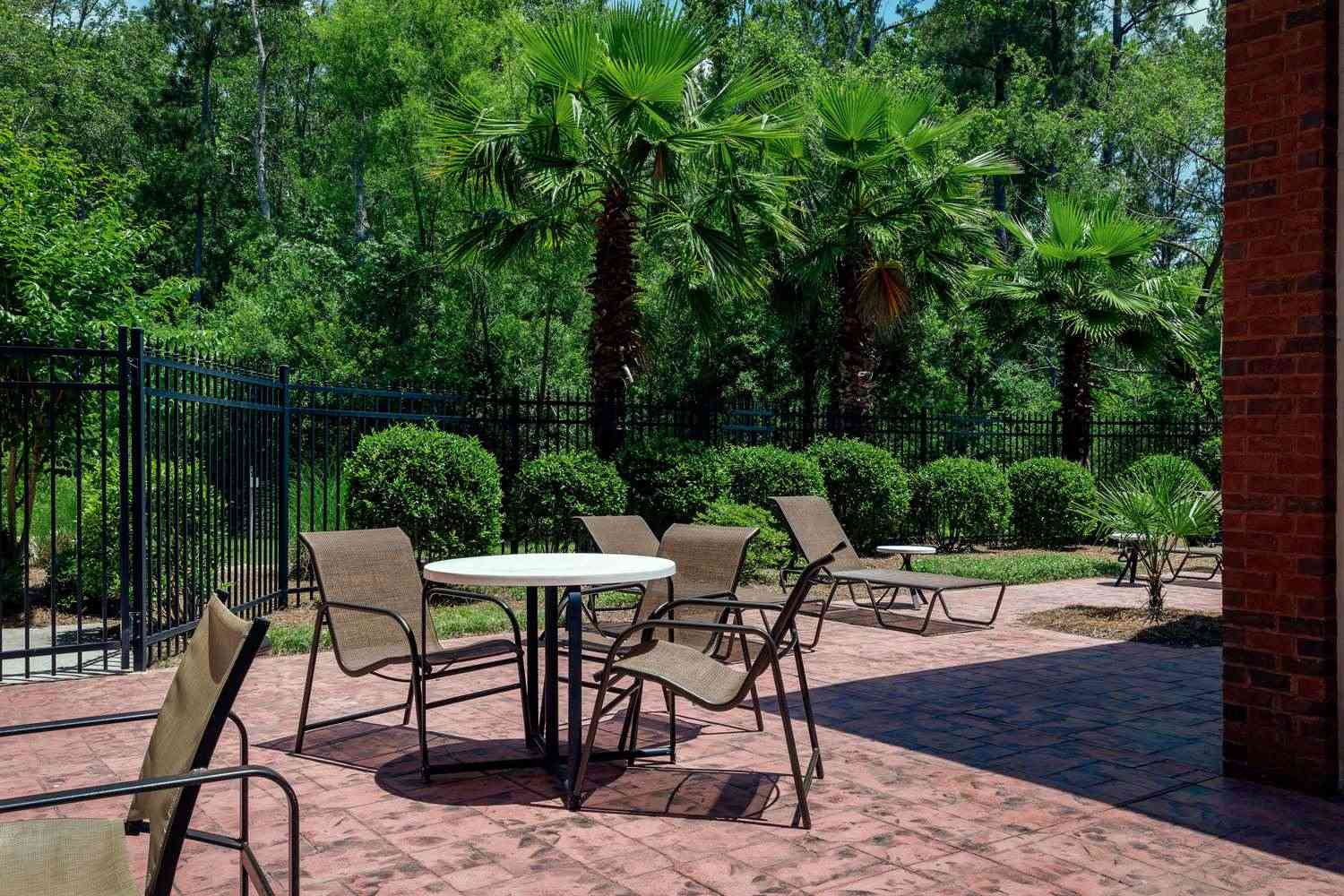 DoubleTree by Hilton Hotel Savannah Airport в Savannah, GA